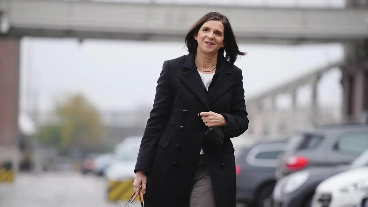 24.11.2021, Berlin: Katrin Göring-Eckardt, Fraktionsvorsitzende von Bündnis 90/Die Grünen, kommt zur Vorstellung des Koalitionsvertrags im Westhafen an. Hier stellen die Vertreter der Ampelparteien den Koalitionsvertrag zur Bildung einer neuen Bundesregierung vor. Foto: Kay Nietfeld/dpa +++ dpa-Bildfunk +++