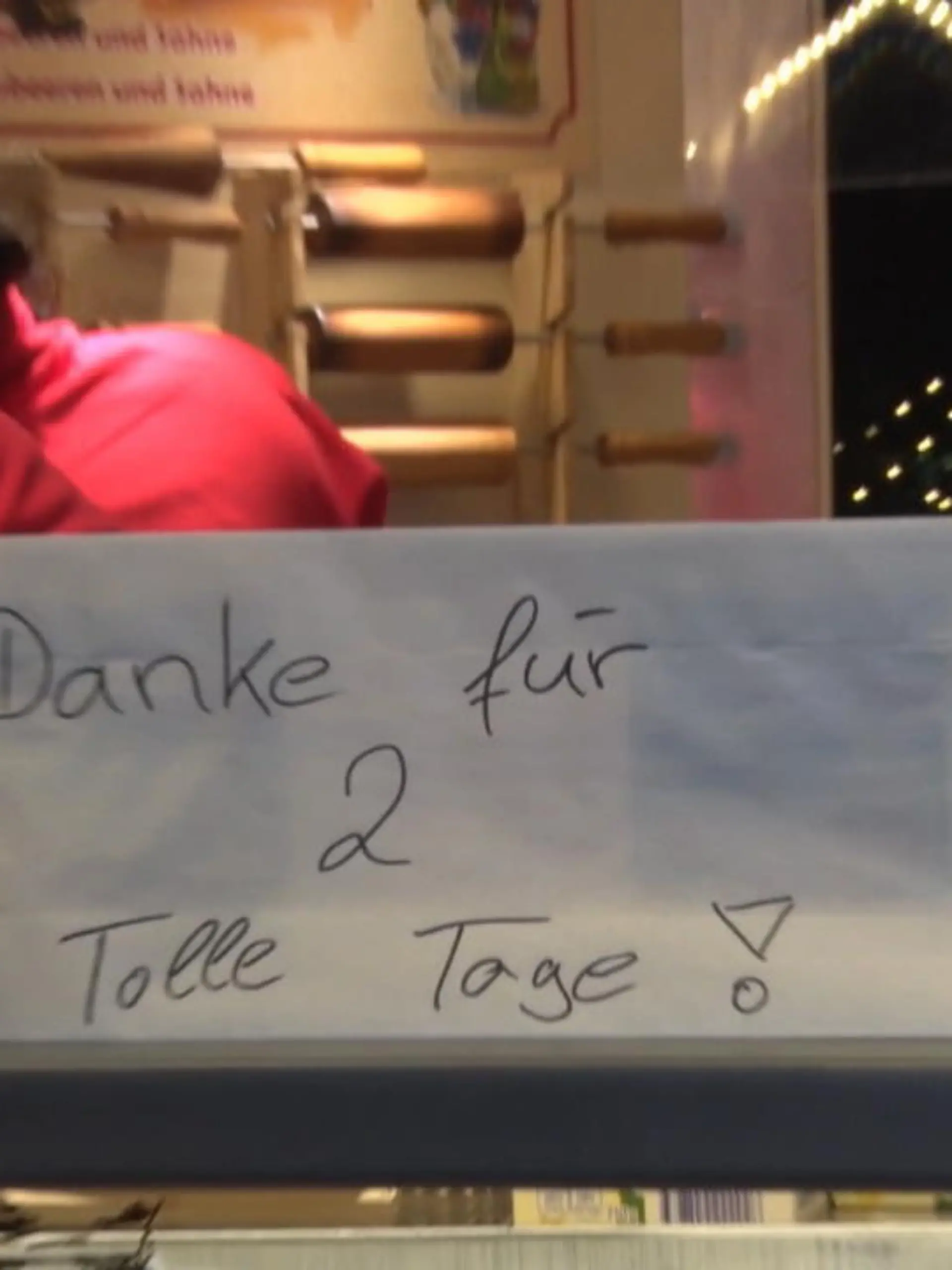 Eigentlich wollten wir uns alle dieses Jahr auf die Weihnachtsmärkte freuen - endlich wieder! Doch dann hat Corona uns einen Strich durch die Rechnung gemacht - wieder mal. Besonders die Budenbesitzer in Brandenburg leiden nun, denn: Eigentlich hieß es dort, die Weihnachtsmärkte könnten öffnen. Zwei ganze Tage lang funktionierte es - dann kam doch noch die Absage. Wieso sie jetzt vor dem Ruin stehen.