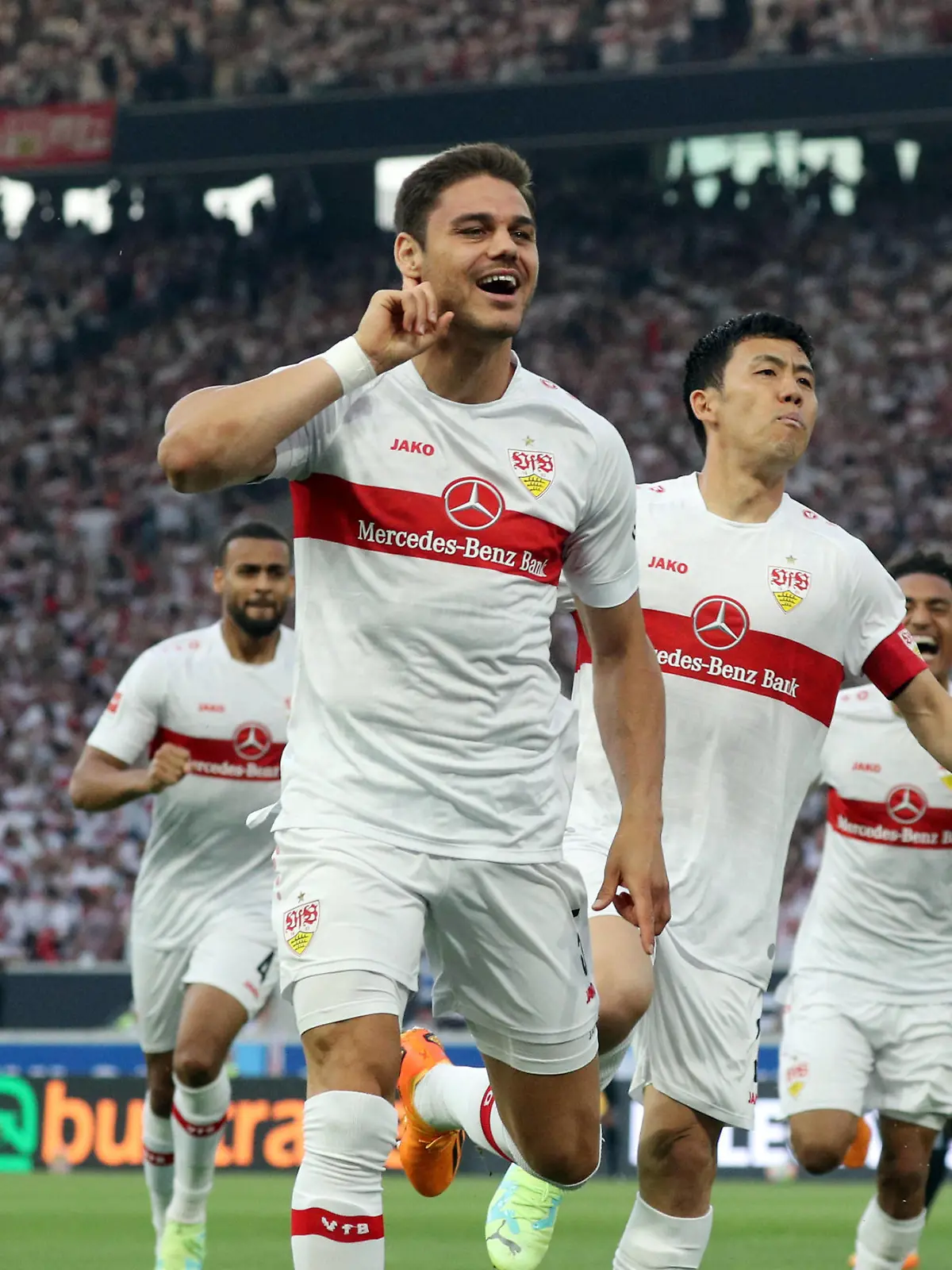 01.06.23 VfB Stuttgart - Hamburger SV Deutschland, Stuttgart, 01.06.2023, Fussball, Bundesliga, Relegation, VfB Stuttgart - Hamburger SV: Konstantinos Mavropanos VfB Stuttgart Jubel Tor 1:0 Mavropanos. *** 01 06 23 VfB Stuttgart Hamburger SV Germany, Stuttgart, 01 06 2023, football, Bundesliga, relegation, VfB Stuttgart Hamburger SV Konstantinos Mavropanos VfB Stuttgart cheer goal 1 0 Mavropanos
