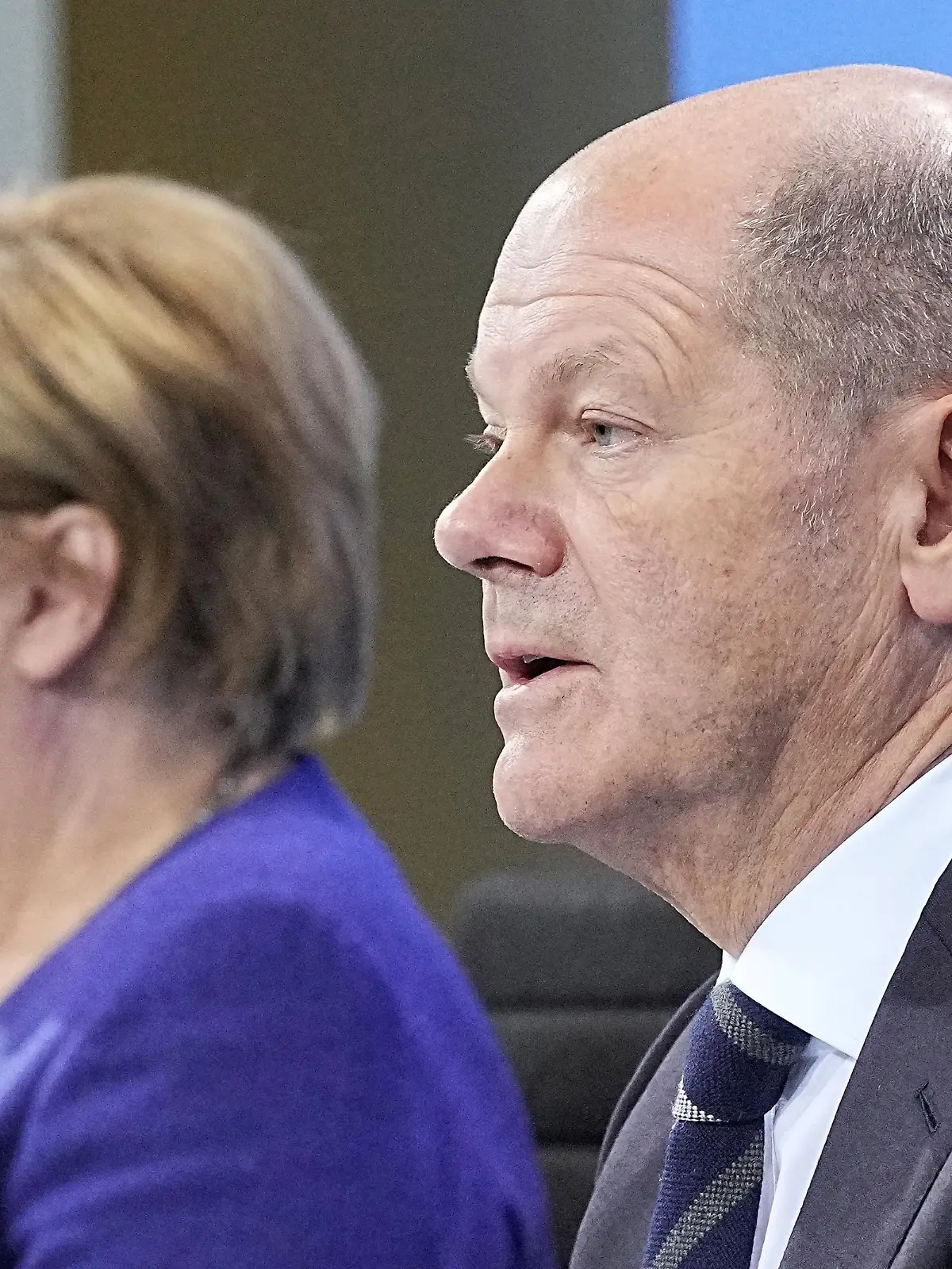 German Chancellor Angela Merkel and Germany's Social Democratic Party (SPD) candidate for chancellor Olaf Scholz attend a news conference in the Federal Chancellery following the video conference with the country's 16 state leaders on the surge in the coronavirus disease (COVID-19) cases, in Berlin, Germany, November 18, 2021. Michael Kappeler/Pool via REUTERS