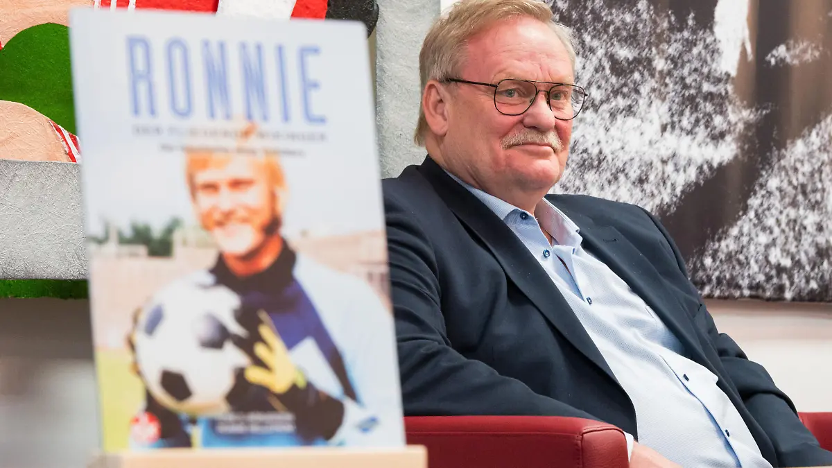 21 March 2019, Rhineland-Palatinate, Kaiserslautern: Ronnie Hellström, former goalkeeper of 1. FC Kaiserslautern, sits next to a display stand with the book cover at the presentation of his biography "Ronnie - the Flying Viking". In the Ronnie Hellström Lounge, he talked about his active time as a footballer. Photo: Oliver Dietze/dpa
