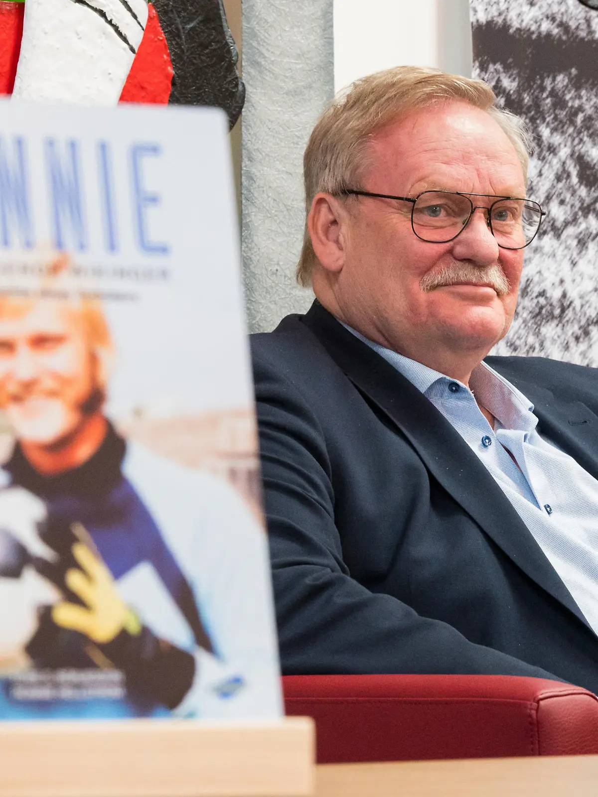 21 March 2019, Rhineland-Palatinate, Kaiserslautern: Ronnie Hellström, former goalkeeper of 1. FC Kaiserslautern, sits next to a display stand with the book cover at the presentation of his biography "Ronnie - the Flying Viking". In the Ronnie Hellström Lounge, he talked about his active time as a footballer. Photo: Oliver Dietze/dpa
