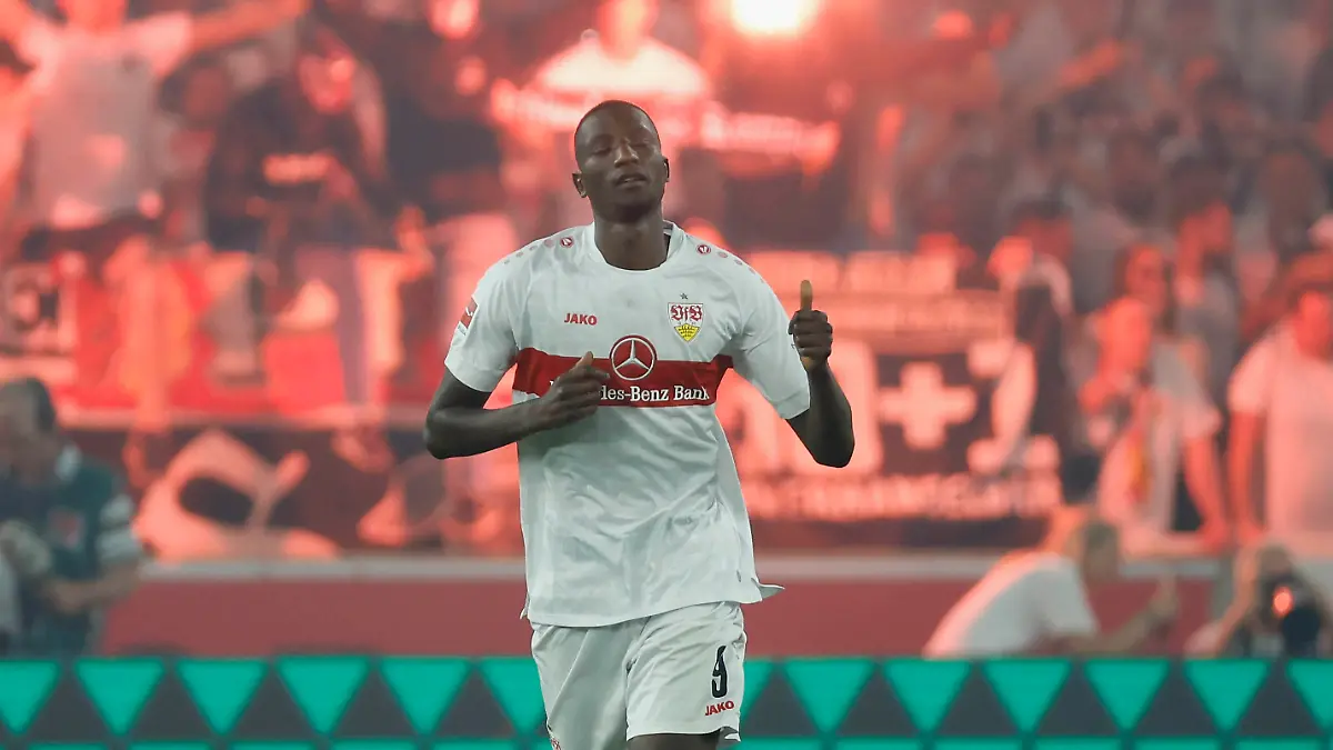 Torschuetze Serhou Guirassy VFB Stuttgart, 9 Jubel nach seinem Tor zum 3:0, jubelnd, bejubelt, jubelt, jubeln, emotionen 01.06.2023, Fussball, Relegation, Bundesliga, VfB Stuttgart - Hamburger SV, GER, Stuttgart, Mercedes-Benz Arena, DFL REGULATIONS PROHIBIT ANY USE OF PHOTOGRAPHS AS IMAGE SEQUENCES AND/OR QUASI-VIDEO. *** Goal scorer Serhou Guirassy VFB Stuttgart, 9 cheering after his goal to 3 0, cheering, cheering, cheering, emotions 01 06 2023, Football, Relegation, Bundesliga, VfB Stuttgart Hamburger SV, GER, Stuttgart, Mercedes Benz Arena, DFL REGULATES PROHIBIT ANY USE OF PHOTOGRAPHS AS IMAGE SEQUENCES AND OR QUASI VIDEO Copyright: HMBxMedia/xHeikoxBecker
