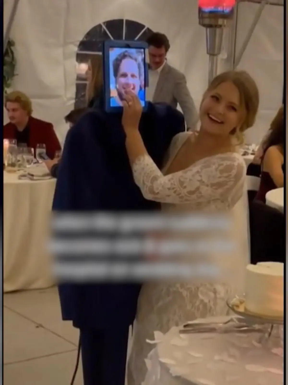 Es sollte der schönste Tag im Leben von Gannon und Christine Karmire werden. Doch am Tag der Hochzeit dann der Schock: Bräutigam Gannon hat sich eine starke Lebensmittelvergiftung eingefangen!  Im Video sehen Sie, wie die beiden verliebten trotzdem ihren gemeinsamen Hochzeitstanz feiern.