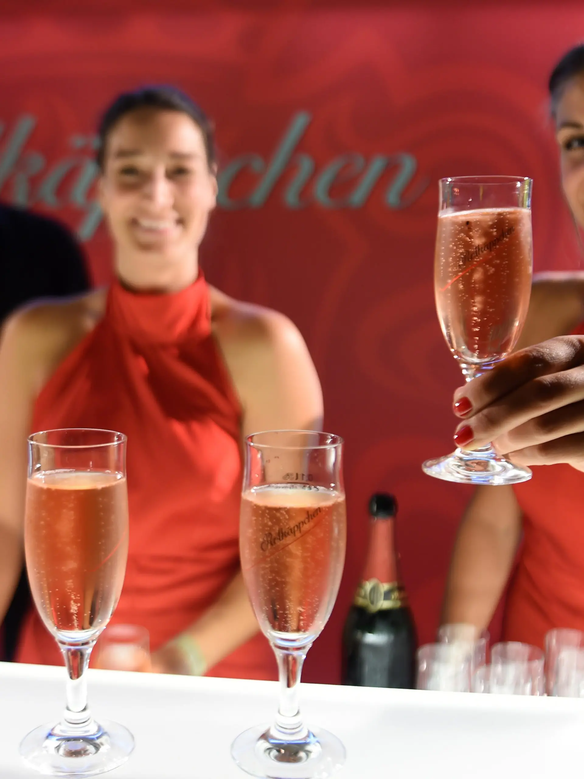 Sekt der Marke Rotkäppchen steht am 05.09.2015 in Berlin auf der Party nach der Verleihung des Medienpreises Goldene Henne im Velodrom. Foto: Jens Kalaene/dpa