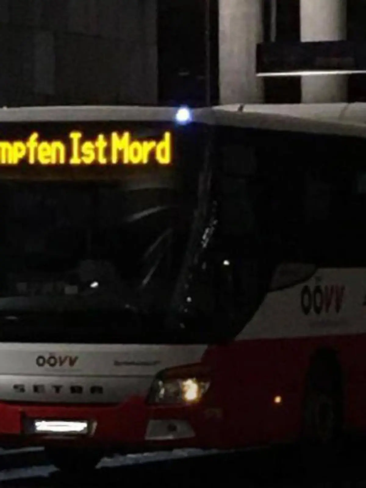 Busfahrer provoziert mit Anzeigetafel in Linz.