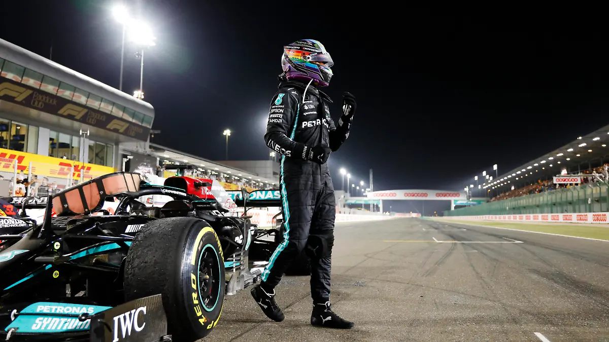  Formula 1 2021: Qatar GP LOSAIL INTERNATIONAL CIRCUIT, QATAR - NOVEMBER 21: Sir Lewis Hamilton, Mercedes, 1st position, arrives in Parc Ferme during the Qatar GP at Losail International Circuit on Sunday November 21, 2021 in Losail, Qatar. Photo by Steven Tee / LAT Images Images PUBLICATIONxINxGERxSUIxAUTxHUNxONLY GP2120_163257_D1A2895