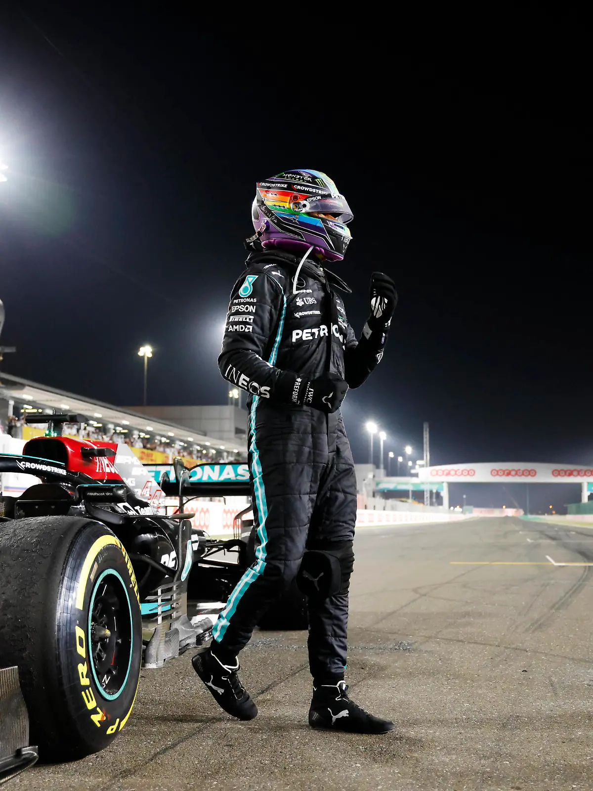  Formula 1 2021: Qatar GP LOSAIL INTERNATIONAL CIRCUIT, QATAR - NOVEMBER 21: Sir Lewis Hamilton, Mercedes, 1st position, arrives in Parc Ferme during the Qatar GP at Losail International Circuit on Sunday November 21, 2021 in Losail, Qatar. Photo by Steven Tee / LAT Images Images PUBLICATIONxINxGERxSUIxAUTxHUNxONLY GP2120_163257_D1A2895