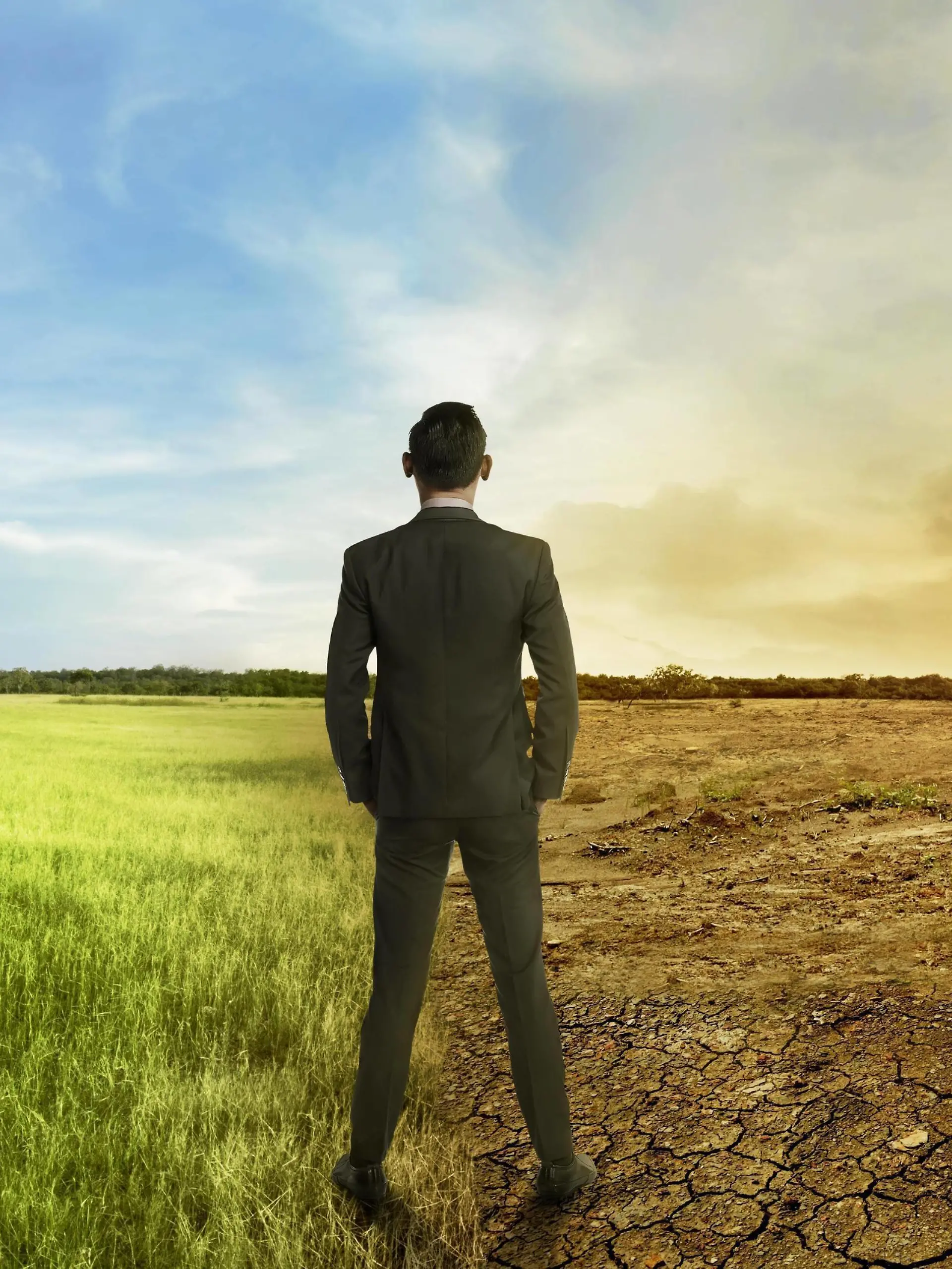  Asian businessman standing between different climate Copyright: xh9imagesx Panthermedia22019597 ,model released, Symbolfoto