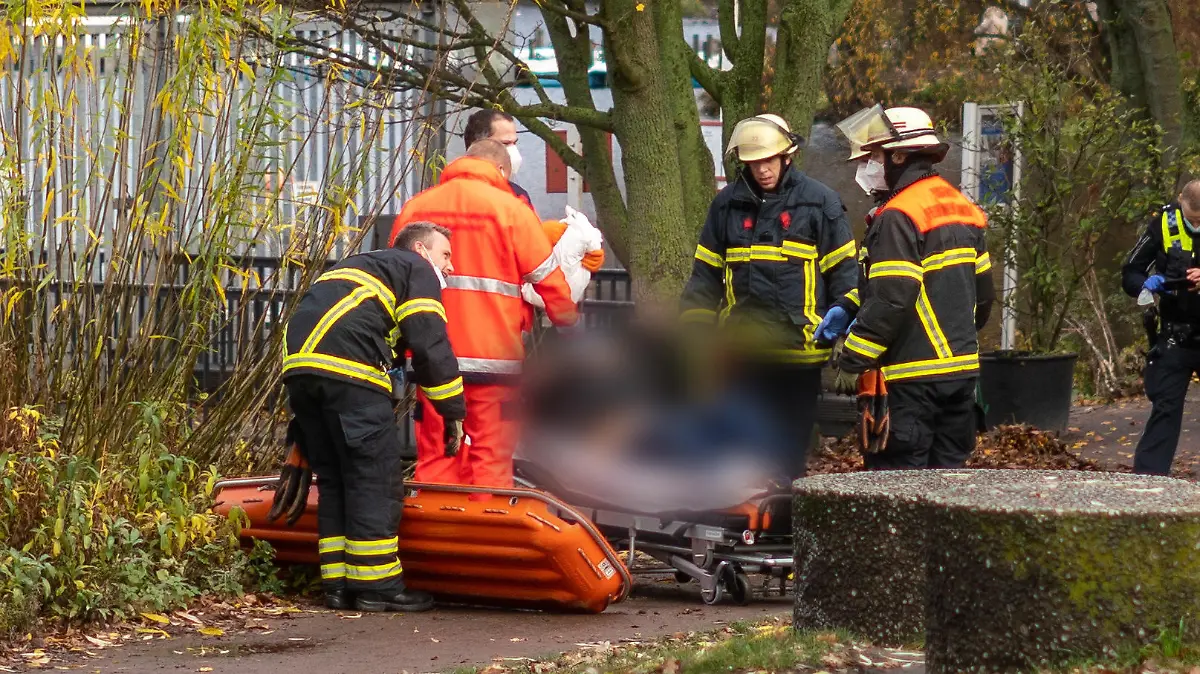 Leiche in der Außenalster in Hamburg entdeckt.