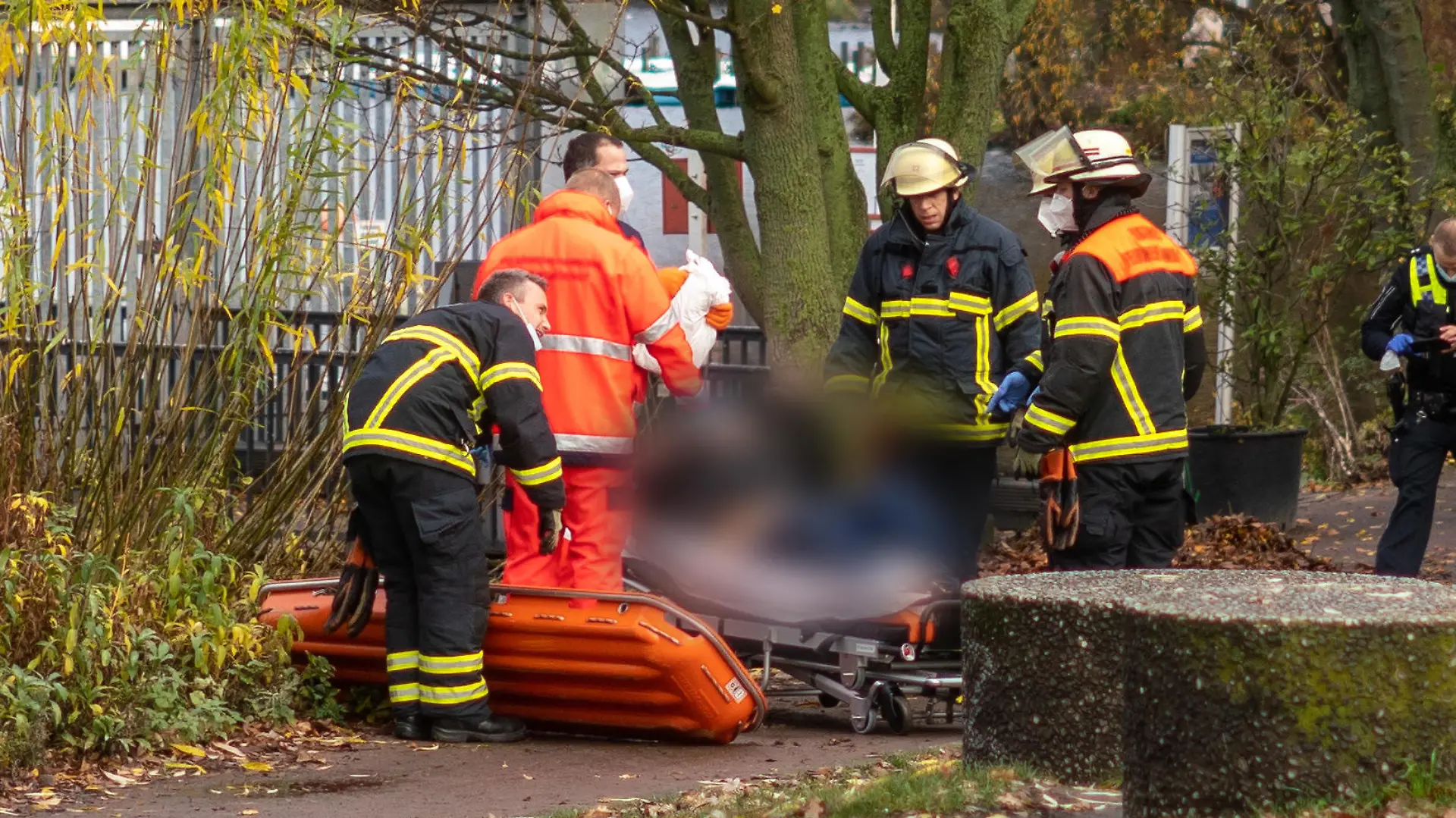 Leiche in der Außenalster in Hamburg entdeckt.