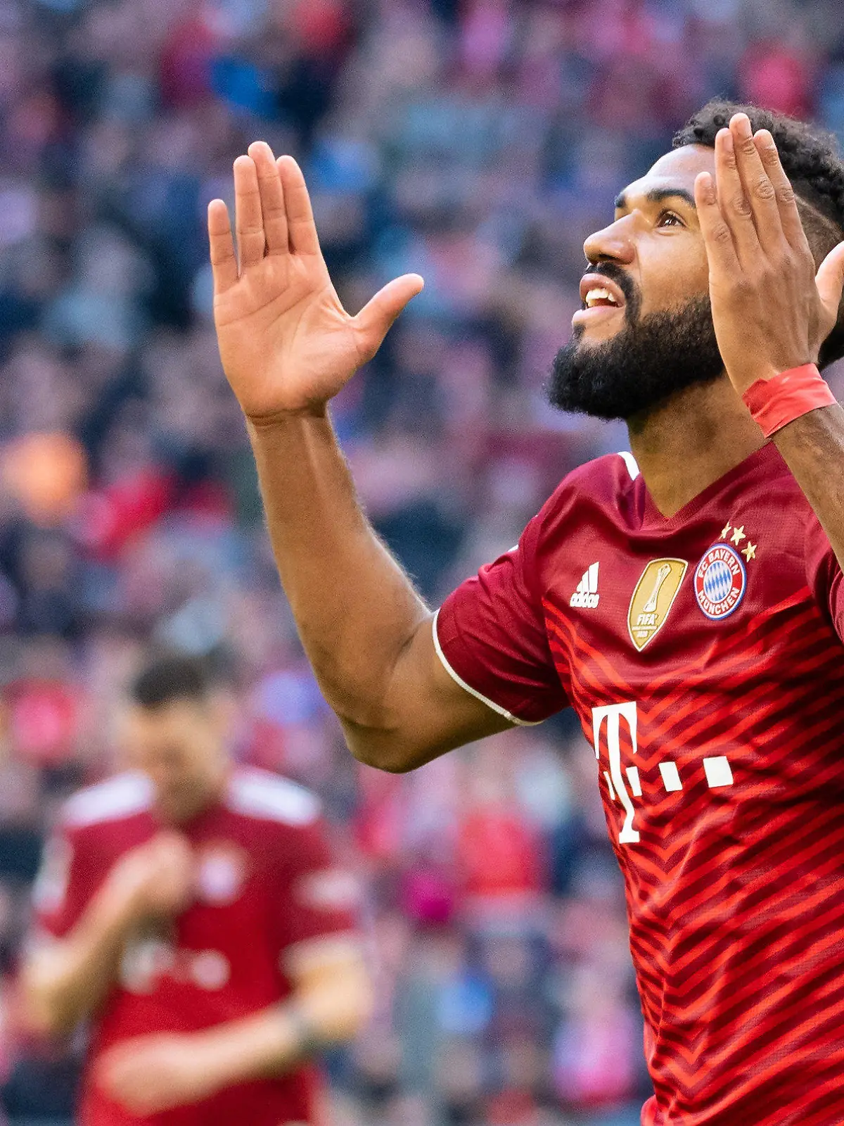 ARCHIV - 23.10.2021, Bayern, München: Fußball, Bundesliga, Bayern München - TSG 1899 Hoffenheim, 9. Spieltag, Allianz Arena: Eric Maxim Choupo-Moting von München jubelt über das Tor zum 3:0.      (zu dpa "Nach Kimmich: Vier weitere Bayern-Profis in Quarantäne" Foto: Sven Hoppe/dpa +++ dpa-Bildfunk +++