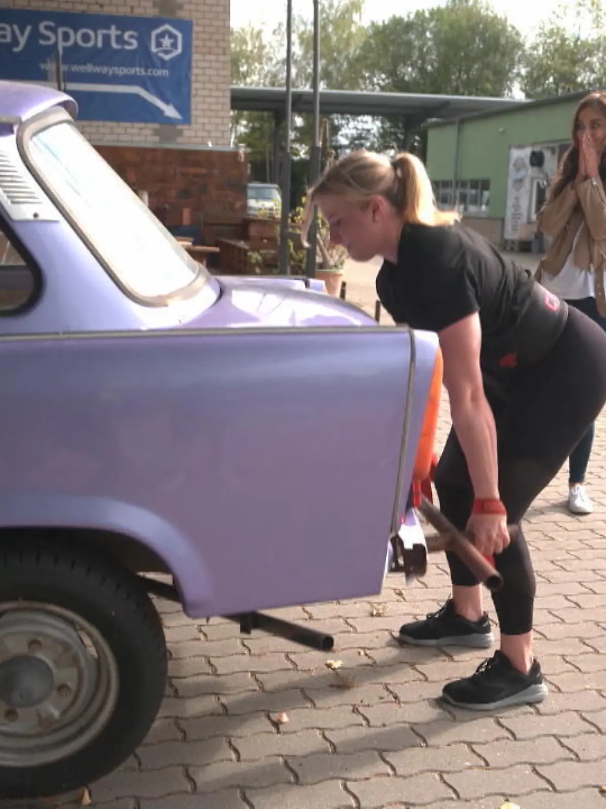 Bild zu: "Sandra Bradley stemmt 300 Kilo! "