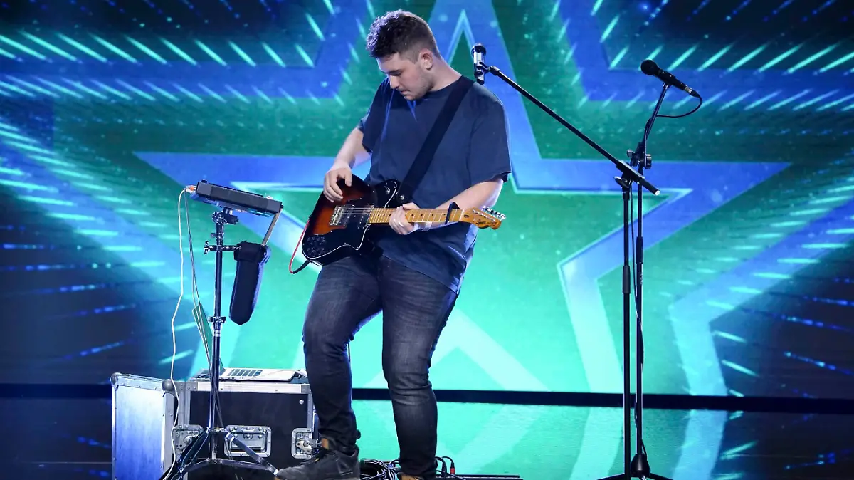 Noah Warwel - Musiker aus Moers.
Die Verwendung des sendungsbezogenen Materials ist nur mit dem Hinweis und Verlinkung auf RTL+ gestattet.