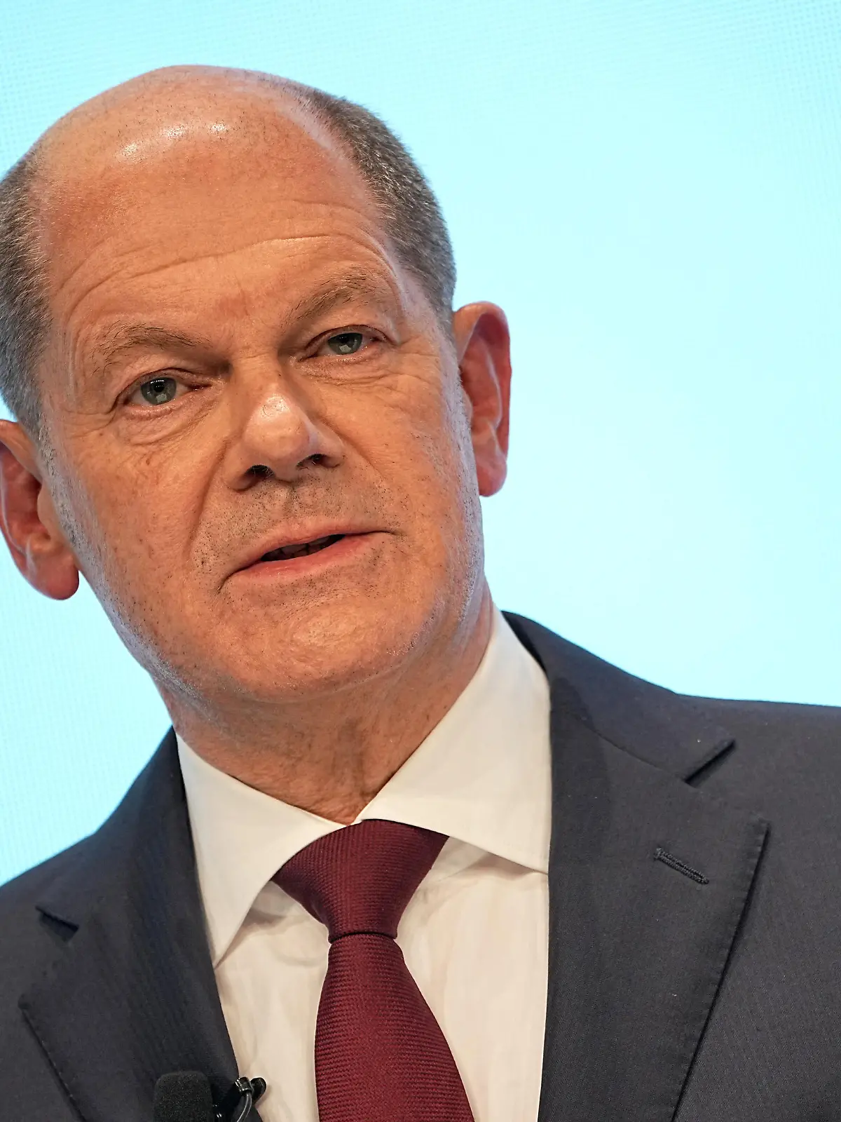 Olaf Scholz, SPD-Kanzlerkandidat und geschäftsführender Bundesfinanzminister stellt auf einer Pressekonferenz den gemeinsamen Koalitionsvertrag der Ampel-Parteien von SPD, Bündnis 90/Die Grünen und FDP für die künftige Bundesregierung vor.