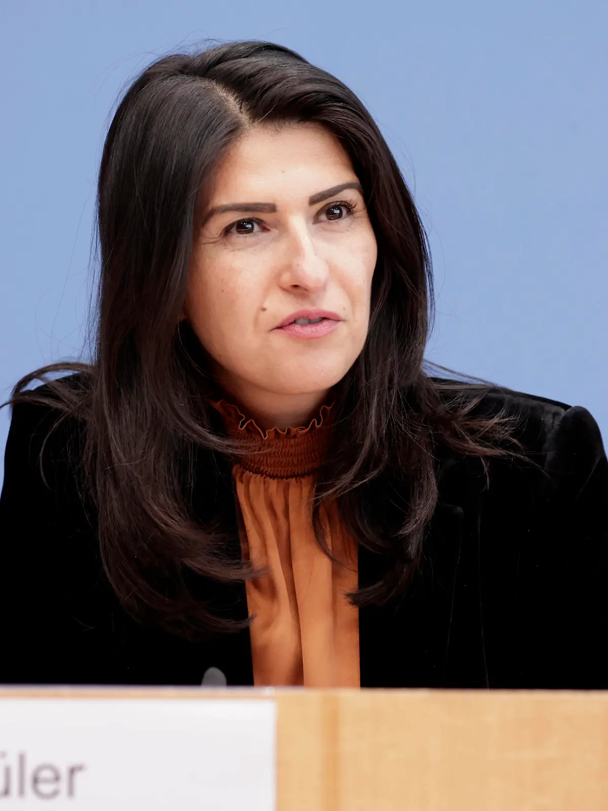 Serap Gueler, MdB, CDU, PK zu - Bekanntgabe der Kandidatur von Helge B r a u n fuer den Parteivorsitz der CDU. Bei einem Wahlsieg von B r a u n koennte Serap Gueler Generalsekretaerin werden. DEU, Berlin, 22.11.2021 *** Serap Gueler, MdB, CDU, PK on announcement of Helge B r a u ns candidacy for CDU party chair If B r a u n wins the election, Serap Gueler could become Secretary General DEU, Berlin, 22 11 2021 