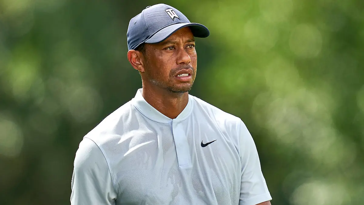 OLYMPIA FIELDS, IL - AUGUST 28: Tiger Woods of the United States look on as he approaches his second shot on the first hole during the first round of the BMW Championship on the North Course at Olympia Fields Country Club on August 28, 2020 in Olympia Fields, Illinois. Photo by Robin Alam/Icon Sportswire GOLF: AUG 28 PGA, Golf Herren - BMW Championship Icon164200228001