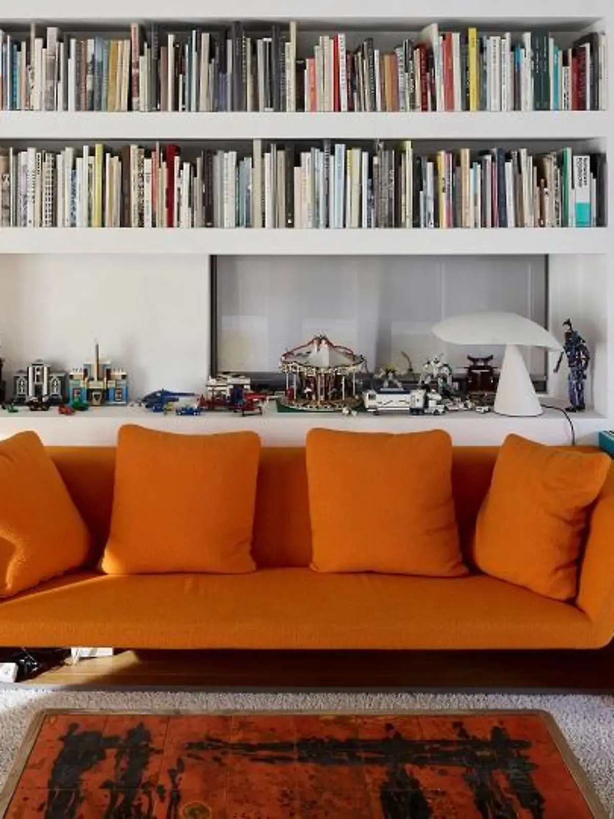 Innenansicht des Wohnbereits von "Atelier M" - ein Wohnhaus mit Foto-Atelier - des Architekten Armando Ruinelli fotografiert am 9. Januar 2020 in Soglio, Kanton Graubuenden. (KEYSTONE/Christian Beutler)