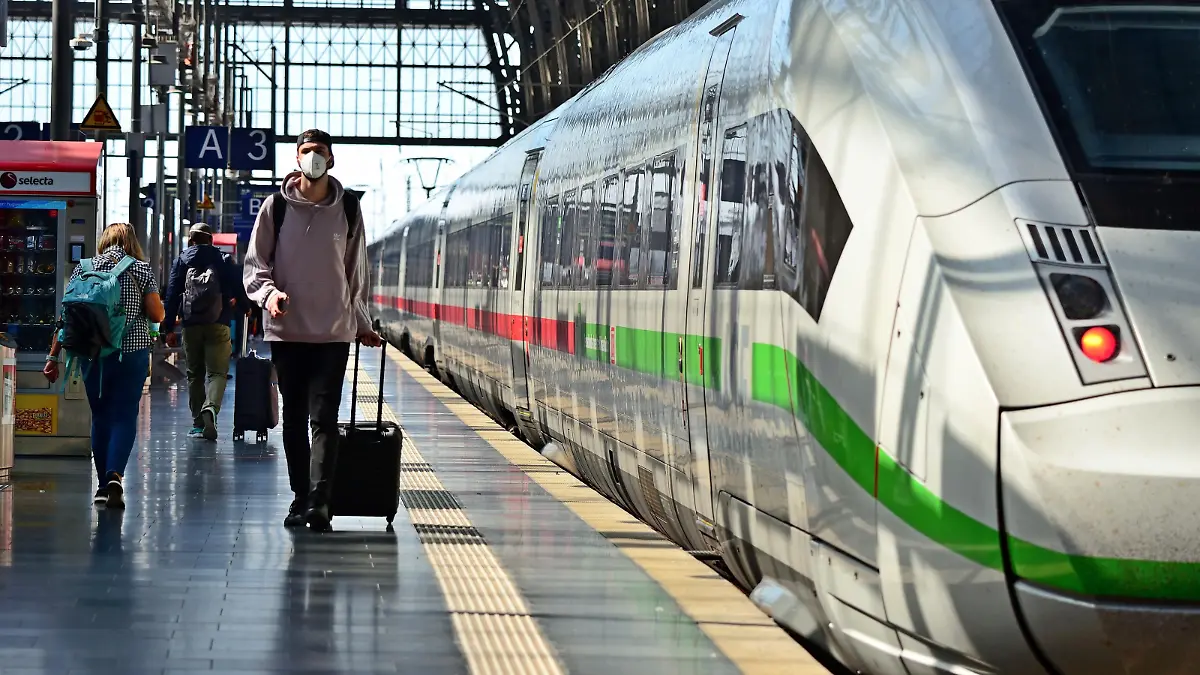 Bahnstreik am 4. September 2021. Bundesweit ist der Bahnverkehr im Fern- und Regionalverkehr massiv eingeschränkt. Im Bild, Bahnreisende am Frankfurter Hauptbahnhof.