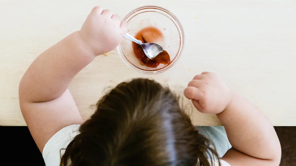 Zum Themendienst-Bericht von Marie Blöcher vom 12. August 2016: Etwas Süßes als Trostpflaster oder zur Belohnung: So fördern Eltern ungesundes Essverhalten bei Kindern. (Archivbild vom 29.08.2014/Nur zur redaktionellen Verwendung durch Themendienst-Bezieher.) Foto: Markus Scholz