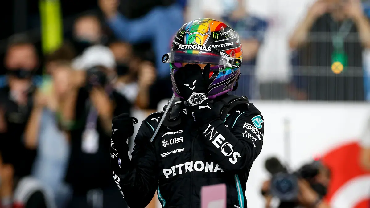  44 Lewis Hamilton GBR, Mercedes-AMG Petronas F1 Team, F1 Grand Prix of Qatar at Losail International Circuit on November 21, 2021 in Doha, Qatar. Photo by HOCH ZWEI Doha Qatar *** 44 Lewis Hamilton GBR, Mercedes AMG Petronas F1 Team , F1 Grand Prix of Qatar at Losail International Circuit on November 21, 2021 in Doha, Qatar Photo by HOCH ZWEI Doha Qatar