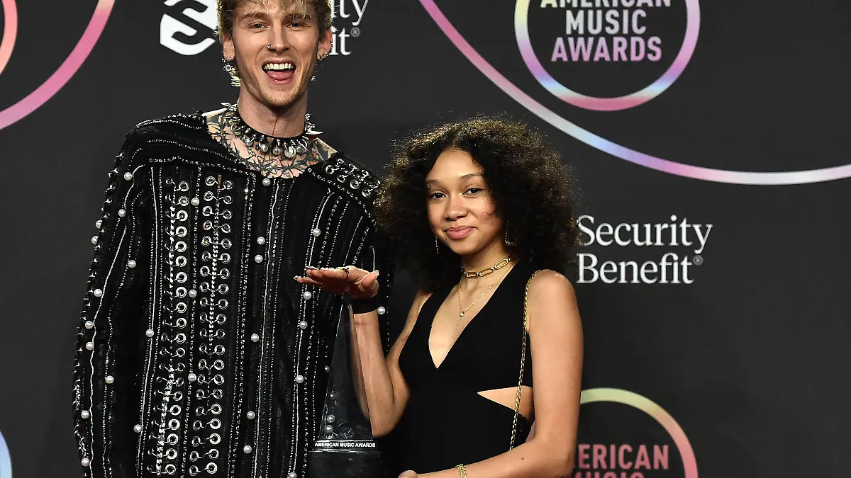 Machine Gun Kelly, winner of the award for favorite rock artist, left, and daughter Casie Colson Baker pose in the press room at the American Music Awards on Sunday, Nov. 21, 2021, at Microsoft Theater in Los Angeles. (Photo by Jordan Strauss/Invision/AP)