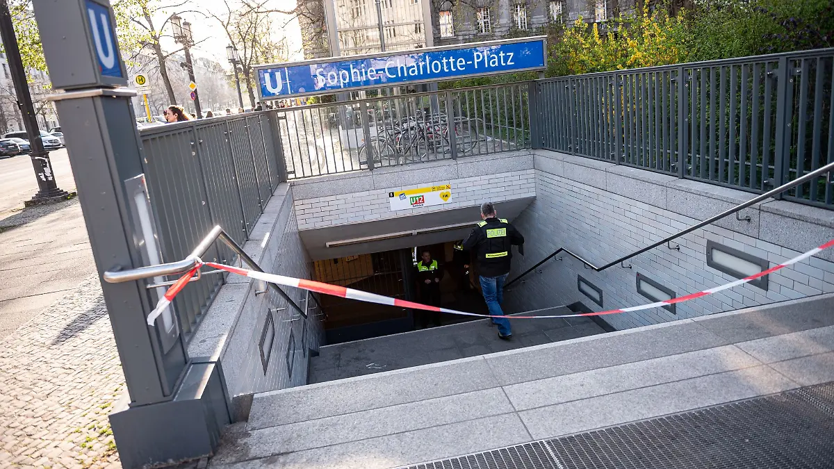 Die tödliche Messerattacke ereignete sich im Berliner U-Bahnhof Sophie-Charlotte-Platz.