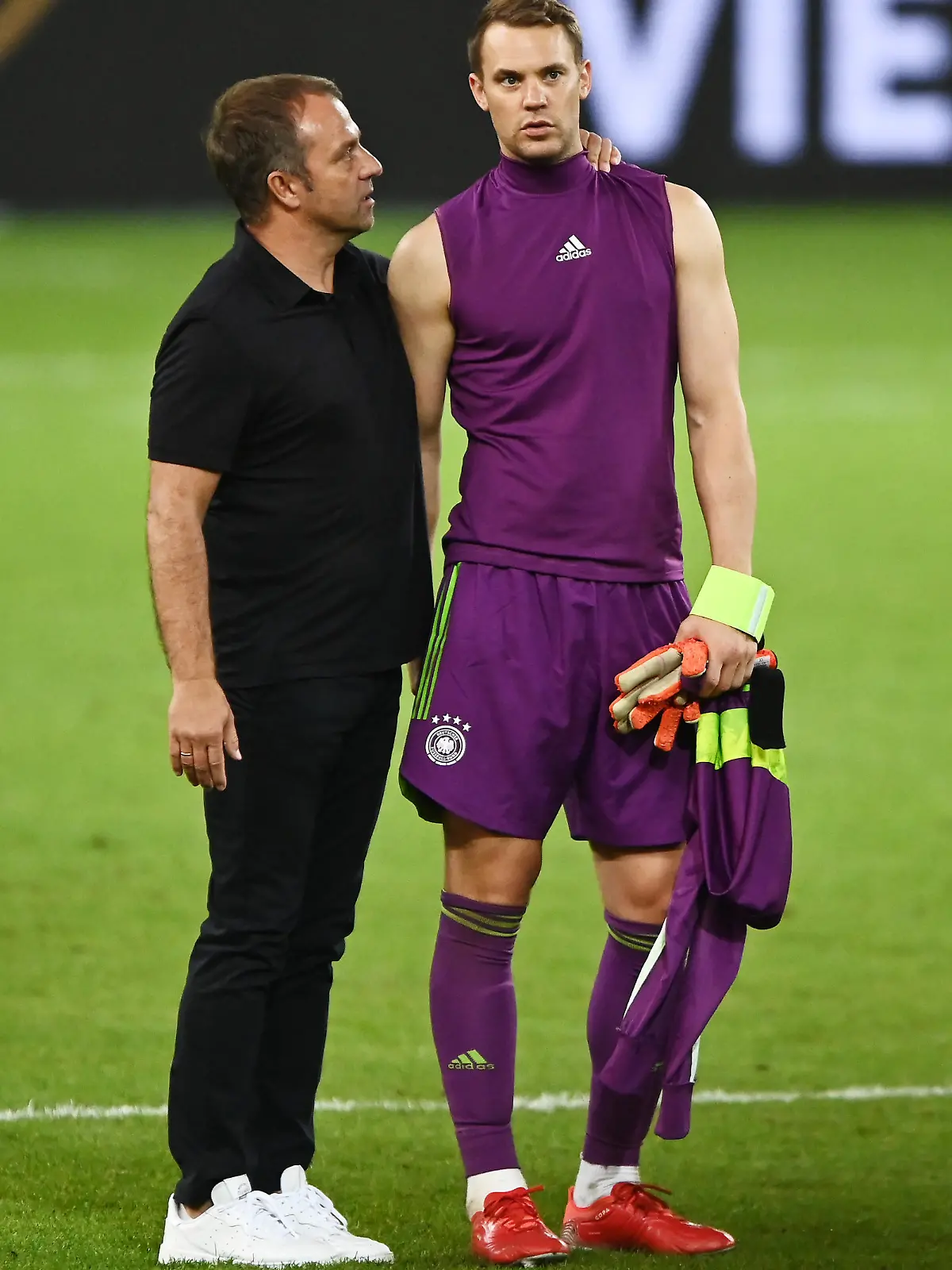 Manuel Neuer und Trainer Hansi Flick (Deutschland). GES/ Fussball/ WM Qualifikation: Deutschland - Armenien, 05.09.2021 Football / Soccer: WC qualifier: Germany vs Armenia, Stuttgart, September 5, 2021