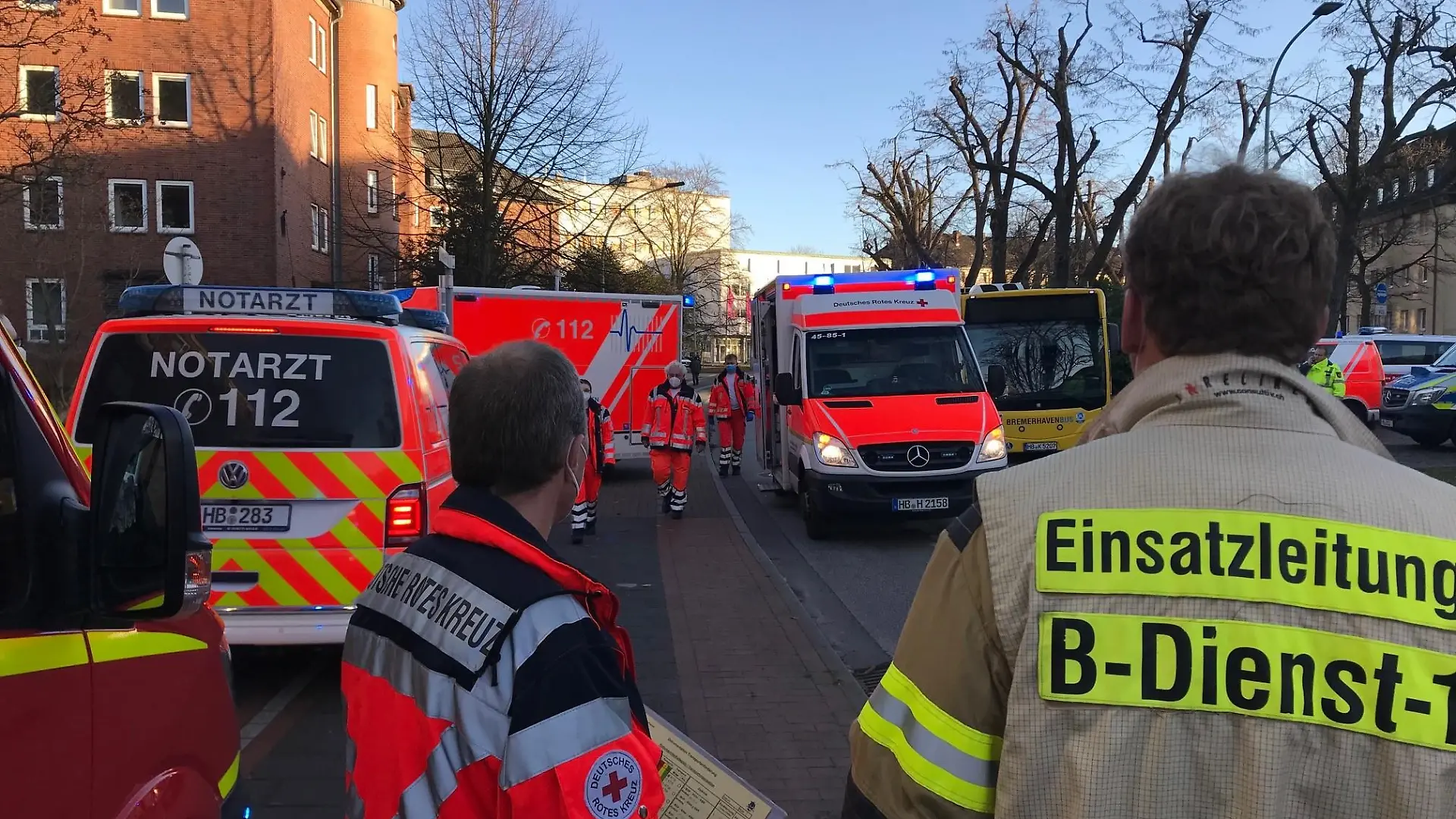 Bildunterschrift: Verkehrsunfall mit Bus
Bildnachweis: Feuerwehr Bremerhaven