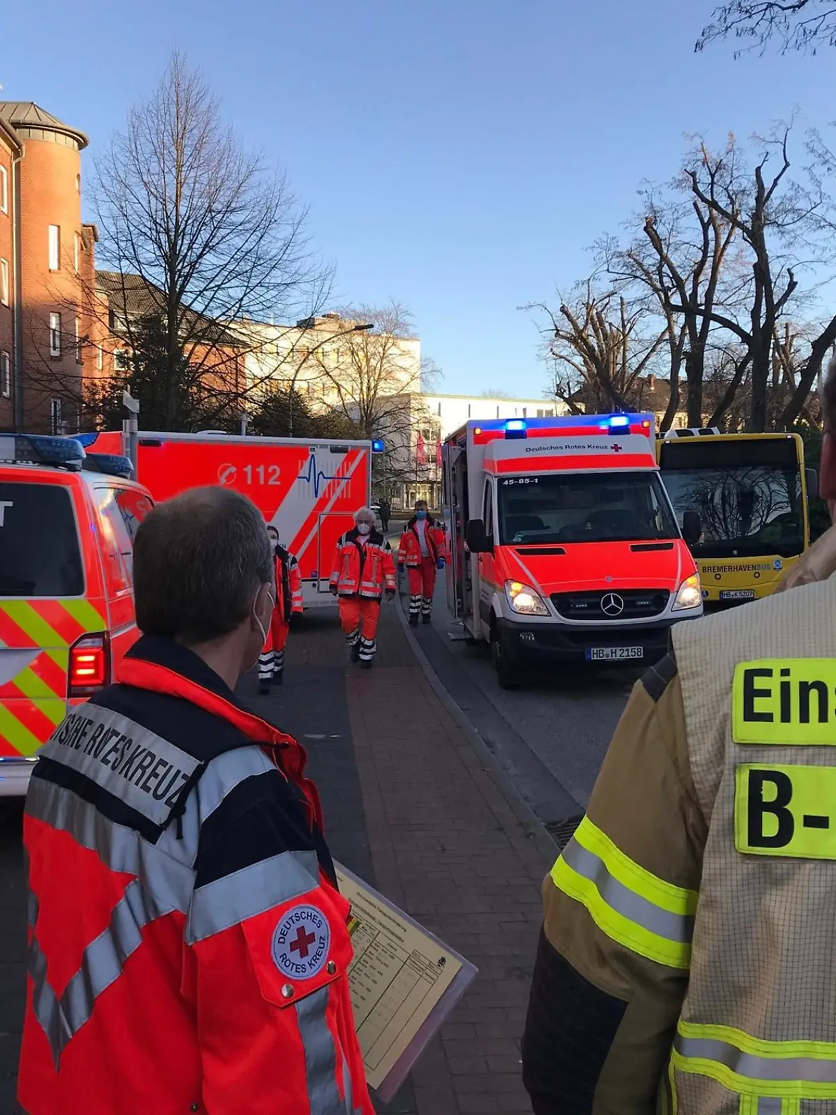 Bildunterschrift: Verkehrsunfall mit Bus
Bildnachweis: Feuerwehr Bremerhaven