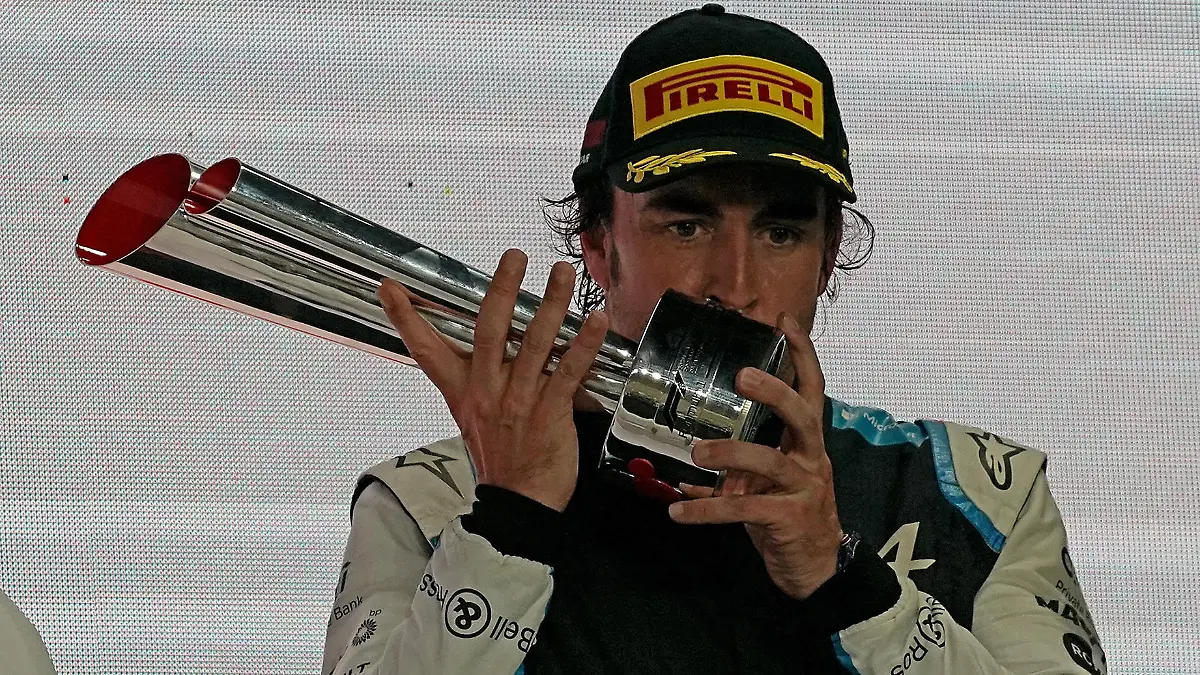 21.11.2021, Losail International Circuit, Doha, Formula 1 Ooredoo Qatar Grand Prix 2021 ,im Bild Podium: 3.Platz für Fernando Alonso (ESP), Alpine F1 Team