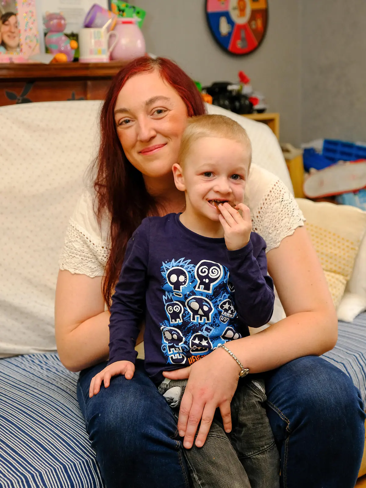 SONDERKONDITIONEN: Satzpreis!
Three-year-old Thomas Boffey from Rowley Regis called for and let in the emergency services when his mum Kayleigh Boffey, 32, was knocked unconscious following a fall down the stairs.  See SWNS story SWTPfall. A three-year-old saved his mum and called the police after learning how to be a rescuer - from a YouTube cartoon. Thomas Boffey dialled 999 and climbed over the child gate let in the police after his mum Kayleigh Boffey, 33, fell down the stairs. Kayleigh fell unconscious when she smacked her head on the stairs, but her toddler son didn't panic. Instead he called 999 just like he had seen on animated YouTube series Robocar POLI - about a cartoon police car, ambulance and a fire engine.   / action press