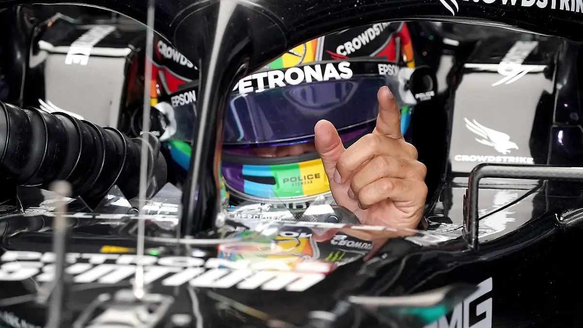 Motorsport: Formel-1-Weltmeisterschaft, 3. Freies Training, Grand Prix von Katar. Lewis Hamilton aus Großbritannien vom Team Mercedes in Aktion.