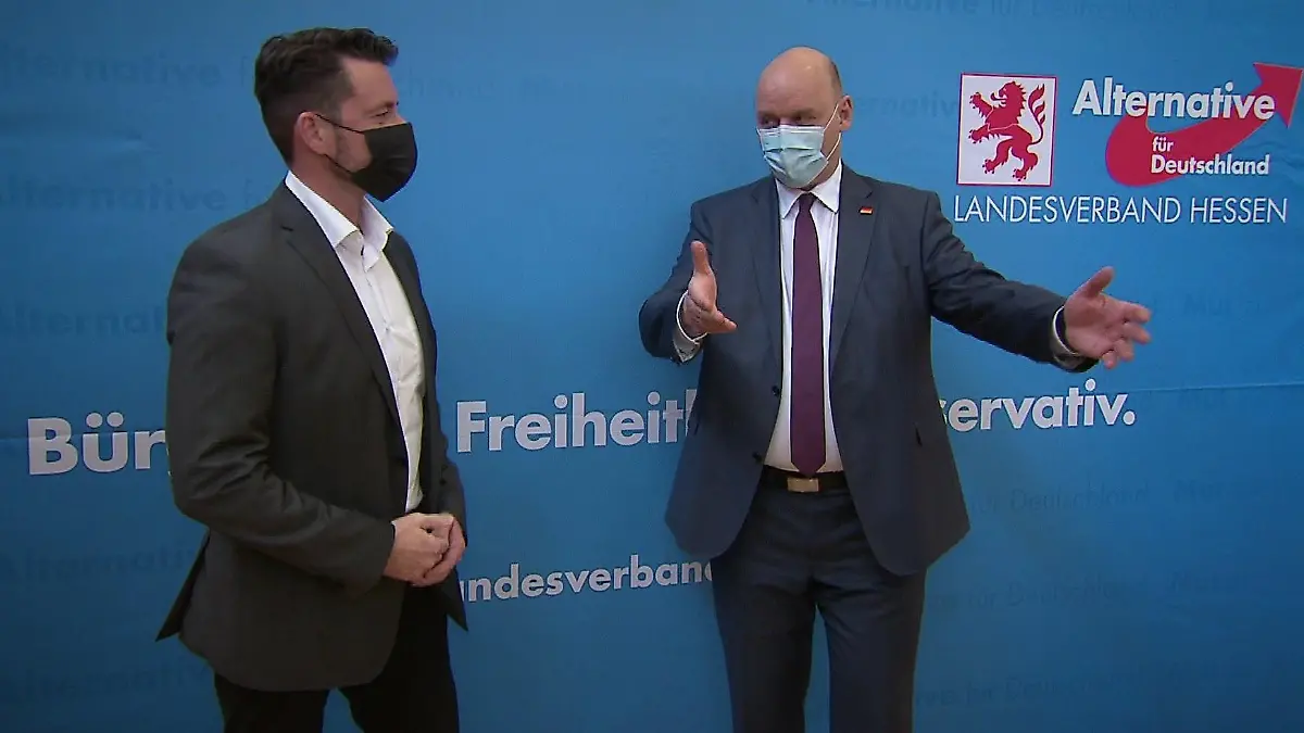 Andreas Lichert (hier links) bildet mit Robert Lambrou die neue Doppelspitze der Hessen-AfD.