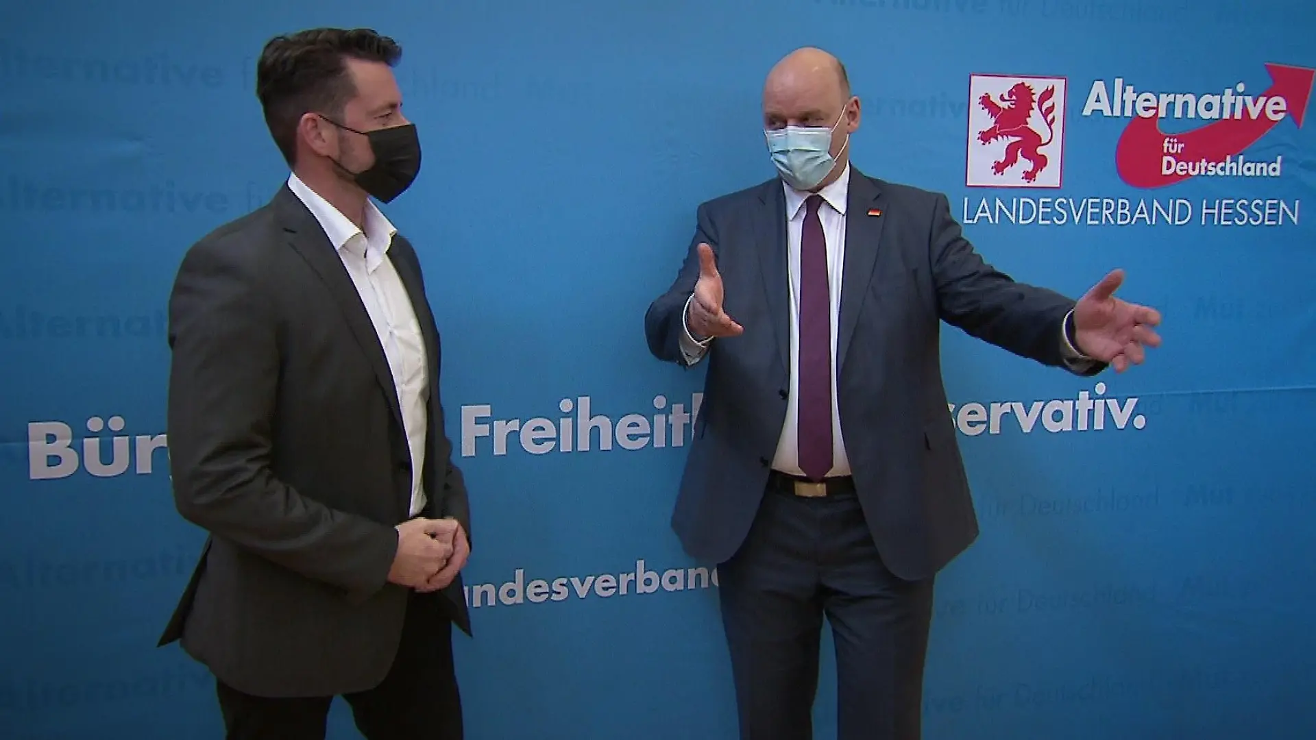 Andreas Lichert (hier links) bildet mit Robert Lambrou die neue Doppelspitze der Hessen-AfD.
