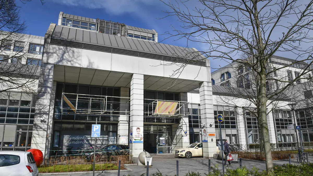 Kinderchirurgie Kinderklinik, Charite Virchow-Klinikum, Mittellallee 8, Wedding, Mitte, Berlin, Deutschland *** Pediatric Surgery Pediatric Clinic Charite Virchow Klinikum Mittellallee 8 Wedding Mitte Berlin Germany