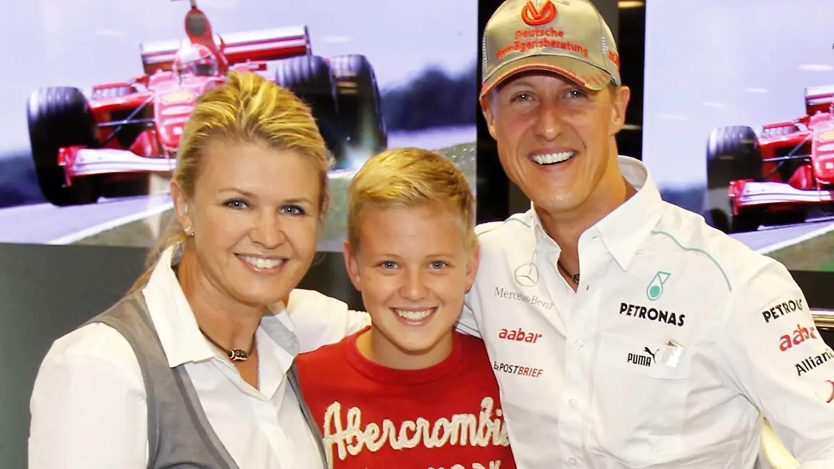  Corinna, Michael und Mick Schumacher Stuttgart Nuerburgring Deutschland *** Corinna, Michael and Mick Schumacher Stuttgart Nuerburgring Germany