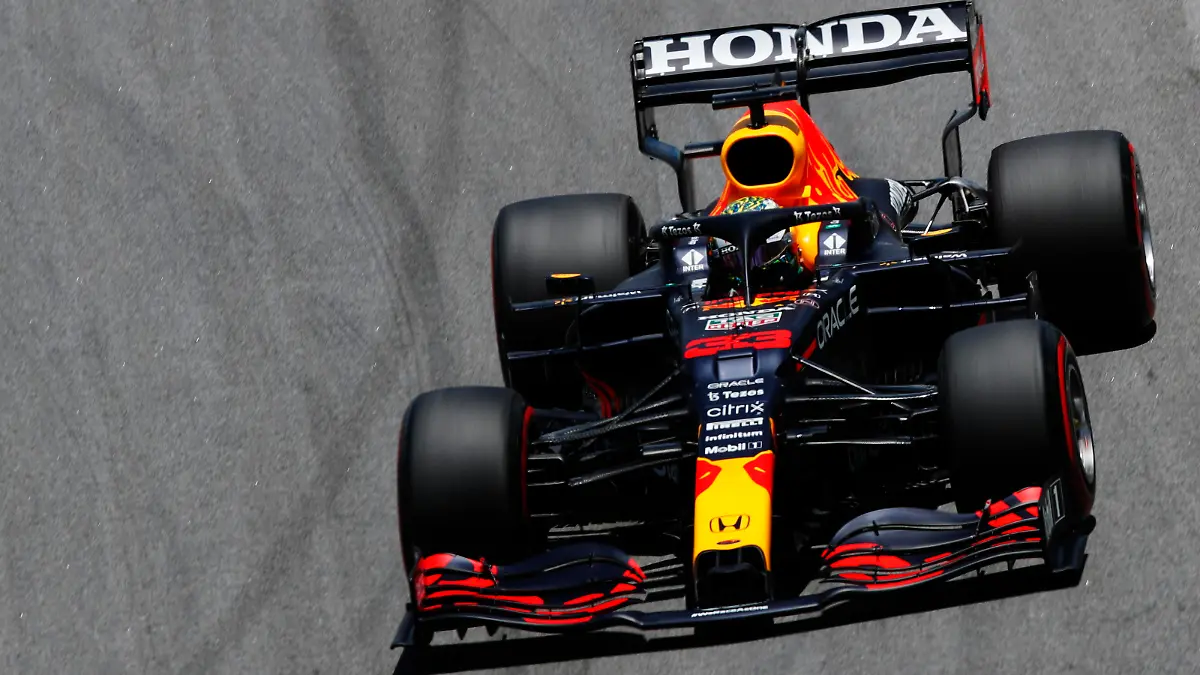 Formula 1 2021: Brazilian GP AUToDROMO JOS CARLOS PACE, BRAZIL - NOVEMBER 13: Max Verstappen, Red Bull Racing RB16B during the Brazilian GP at Autodromo Jos Carlos Pace on Saturday November 13, 2021 in Sao Paulo, Brazil. Photo by Charles Coates / LAT Images Images PUBLICATIONxINxGERxSUIxAUTxHUNxONLY GP2119_161455_09I5353