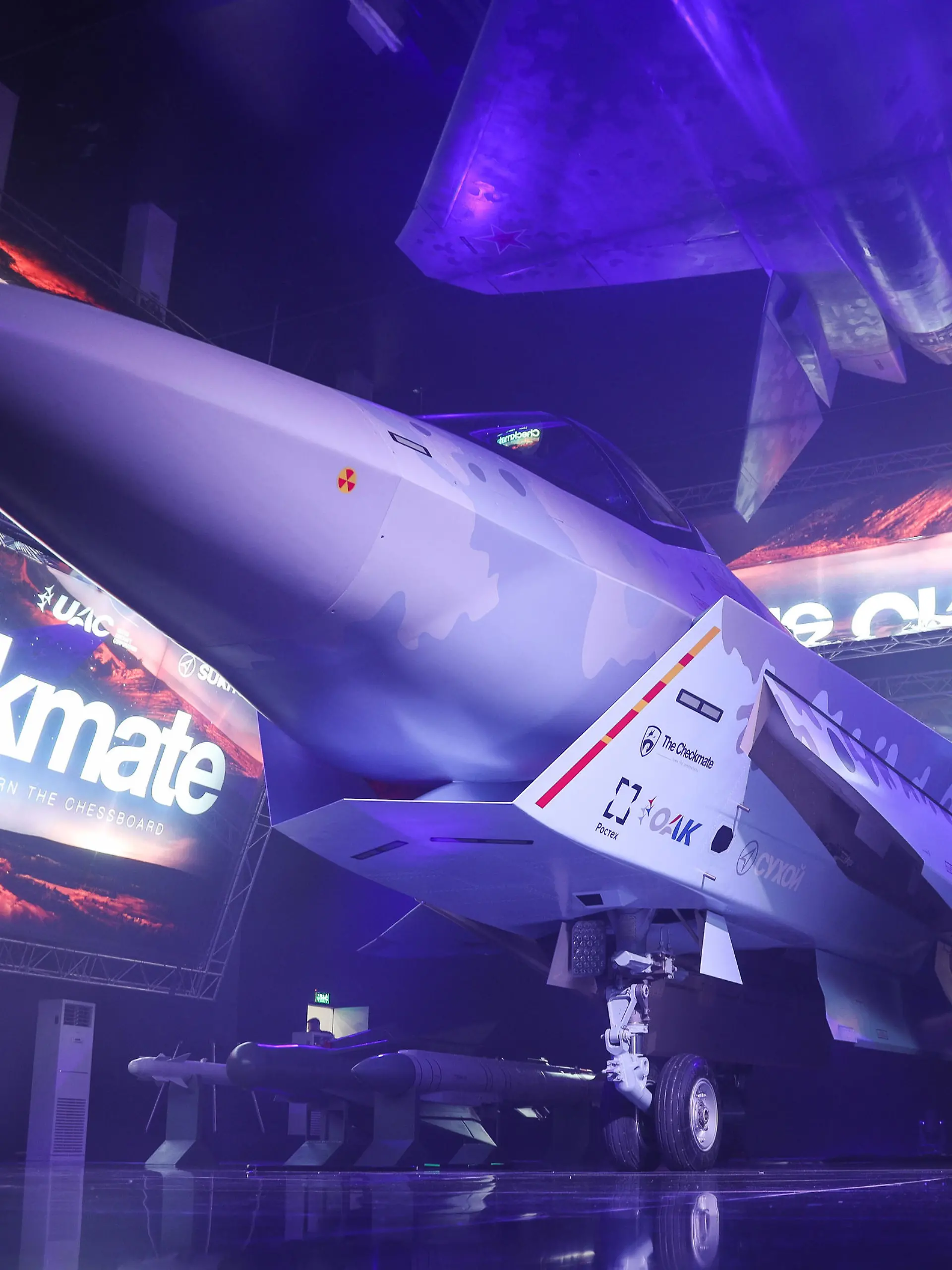 DUBAI, UNITED ARAB EMIRATES - NOVEMBER 14, 2021: A Sukhoi Su-75 Checkmate fighter jet is on display at the 2021 Dubai Airshow. Held on November 14-18, 2021, Dubai Airshow is a major biennial aerospace event with Russia participating since 1993. Marina Lystseva/TASS PUBLICATIONxINxGERxAUTxONLY TS117E15 