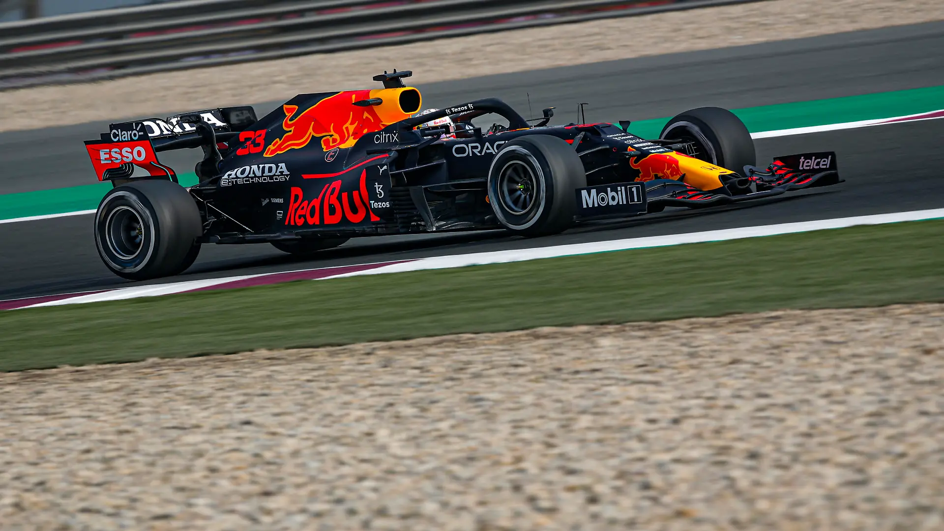 33 VERSTAPPEN Max (nld), Red Bull Racing Honda RB16B, action during the Formula 1 Ooredoo Qatar Grand Prix 2021, 20th round of the 2021 FIA Formula One World Championship from November 19 to 21, 2021 on the Losail International Circuit, in Lusail, Qatar - Photo Florent Gooden / DPPI