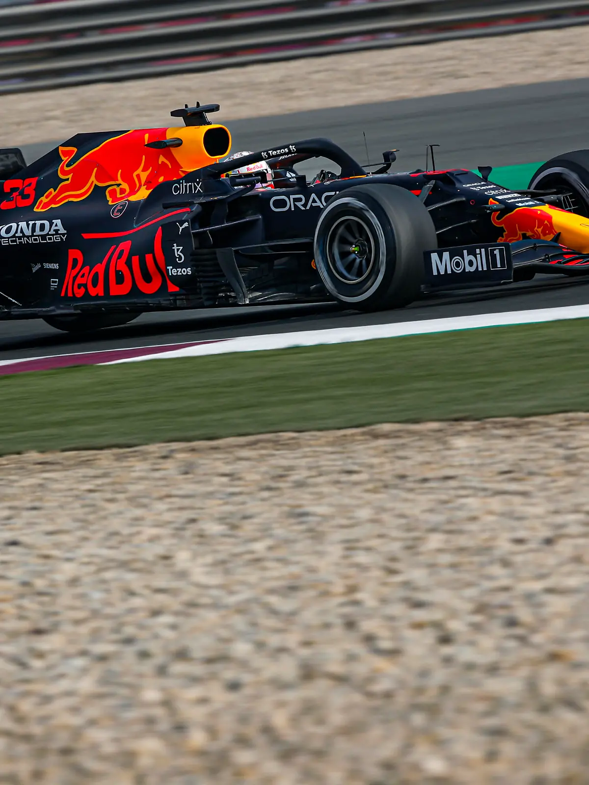 33 VERSTAPPEN Max (nld), Red Bull Racing Honda RB16B, action during the Formula 1 Ooredoo Qatar Grand Prix 2021, 20th round of the 2021 FIA Formula One World Championship from November 19 to 21, 2021 on the Losail International Circuit, in Lusail, Qatar - Photo Florent Gooden / DPPI