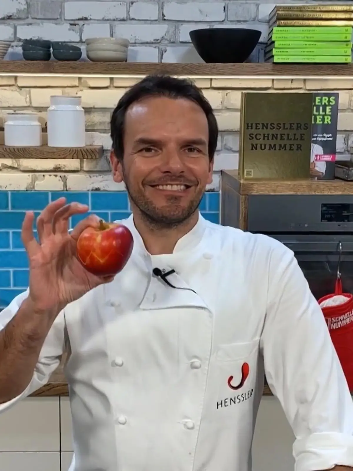 Steffen Henssler zeigt "Zauberapfel"