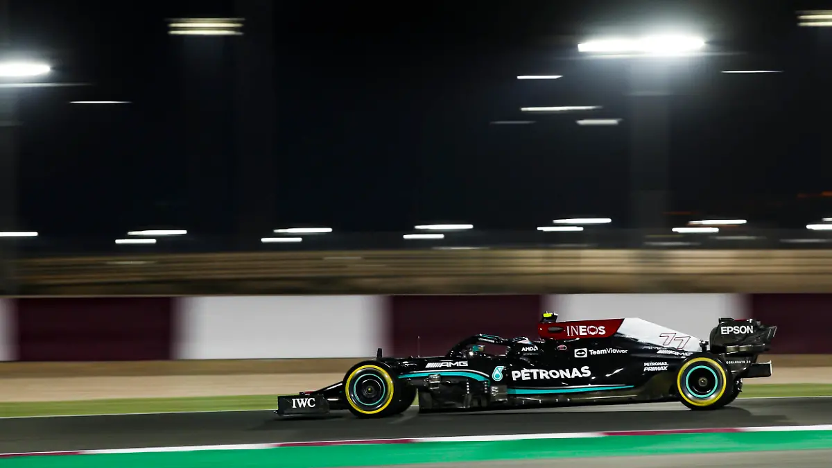  77 BOTTAS Valtteri fin, Mercedes AMG F1 GP W12 E Performance, action during the Formula 1 Ooredoo Qatar Grand Prix 2021, 20th round of the 2021 FIA Formula One World Championship, WM, Weltmeisterschaft from November 19 to 21, 2021 on the Losail International Circuit, in Lusail, Qatar - F1 - QATAR GRAND PRIX 2021 DPPI/Panoramic PUBLICATIONxNOTxINxFRAxITAxBEL 00121041_FGO05770.JPG_