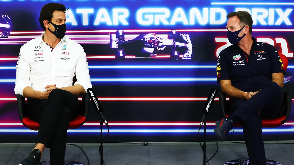 DOHA, QATAR - NOVEMBER 19: Mercedes GP Executive Director Toto Wolff and Red Bull Racing Team Principal Christian Horner talk in the Team Principals Press Conference during practice ahead of the F1 Grand Prix of Qatar at Losail International Circuit on November 19, 2021 in Doha, Qatar. (Photo by Dan Istitene/Getty Images)