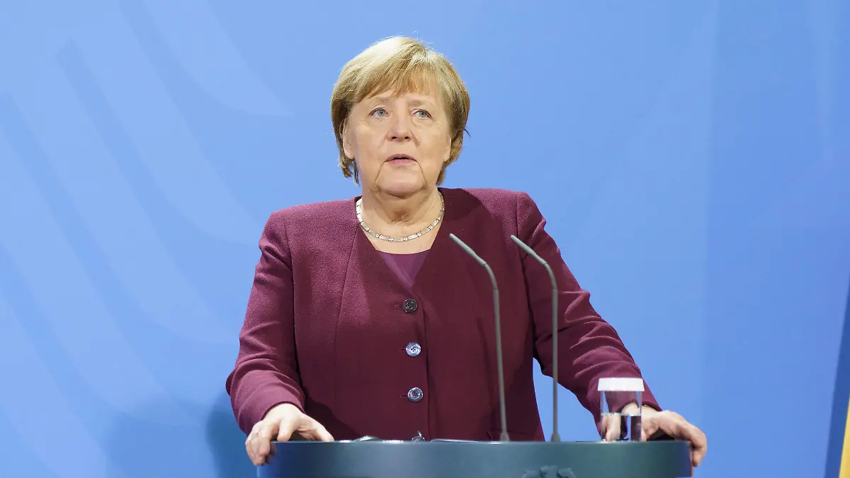 Pressestatement Bundeskanzlerin Angela Merkel und NATO-Generalsekretär Jens Stoltenberg vor einem gemeinsamen Gespräch im Bundeskanzleramt unter anderem zur Lage der Flüchtlinge an der Grenze von Polen und Belarus und zu Spannungen mit Russland wegen Truppenbewegungen im ukrainisch-russischen Grenzgebiet - Press statement Federal Chancellor Angela Merkel and NATO Secretary General Jens Stoltenberg before a joint meeting at the Federal Chancellery on the situation of refugees on the border between Poland and Belarus and on tensions with Russia due to troop movements in the Ukrainian-Russian border area Pressestatement Bundeskanzlerin Angela Merkel und NATO-Generalsekretär Jens Stoltenberg vor einem gemeinsamen Gespräch im Bundeskanz