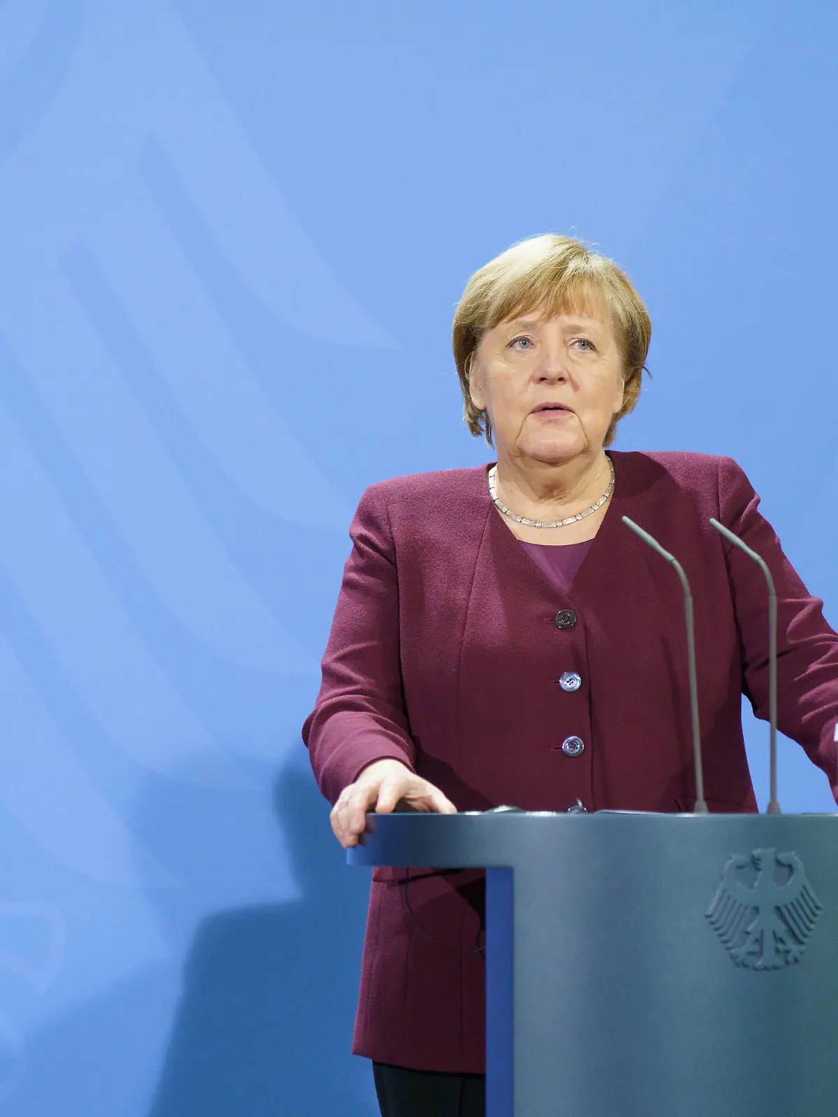  Pressestatement Bundeskanzlerin Angela Merkel und NATO-Generalsekretär Jens Stoltenberg vor einem gemeinsamen Gespräch im Bundeskanzleramt unter anderem zur Lage der Flüchtlinge an der Grenze von Polen und Belarus und zu Spannungen mit Russland wegen Truppenbewegungen im ukrainisch-russischen Grenzgebiet - Press statement Federal Chancellor Angela Merkel and NATO Secretary General Jens Stoltenberg before a joint meeting at the Federal Chancellery on the situation of refugees on the border between Poland and Belarus and on tensions with Russia due to troop movements in the Ukrainian-Russian border area Pressestatement Bundeskanzlerin Angela Merkel und NATO-Generalsekretär Jens Stoltenberg vor einem gemeinsamen Gespräch im Bundeskanz