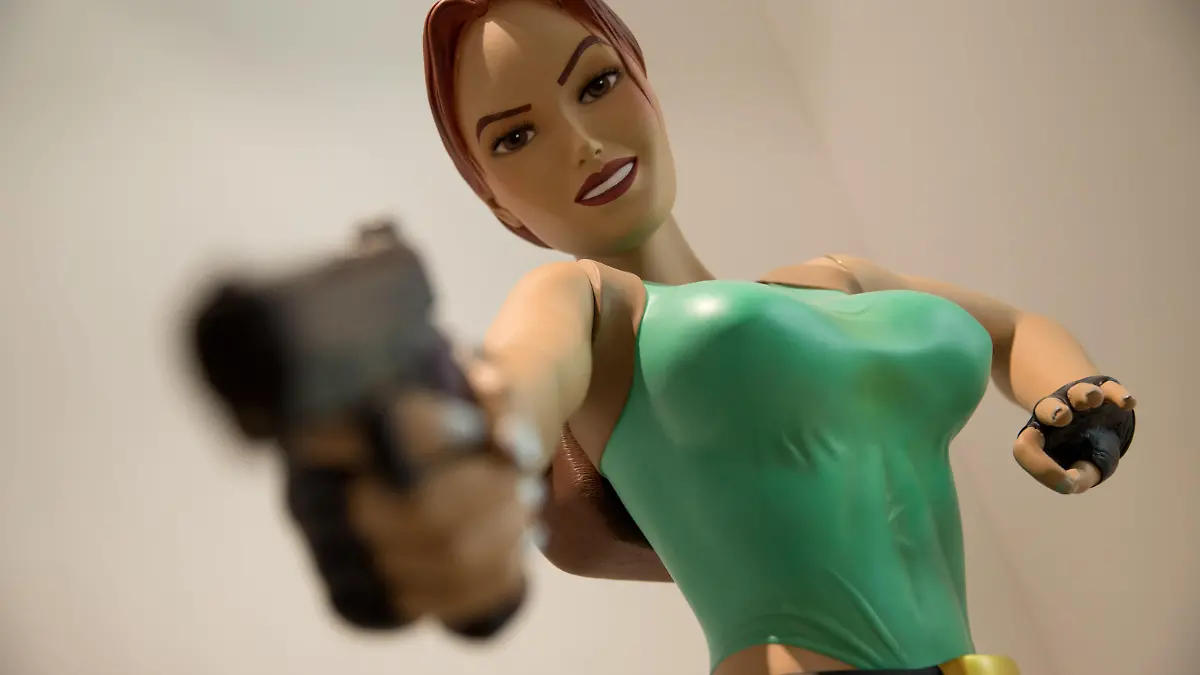 Eine Lara Croft-Figur steht in der Tomb Raider-Ausstellung im Computerspielemuseum in Berlin, aufgenommen am 26.02.2013. Foto: Jörg Carstensen