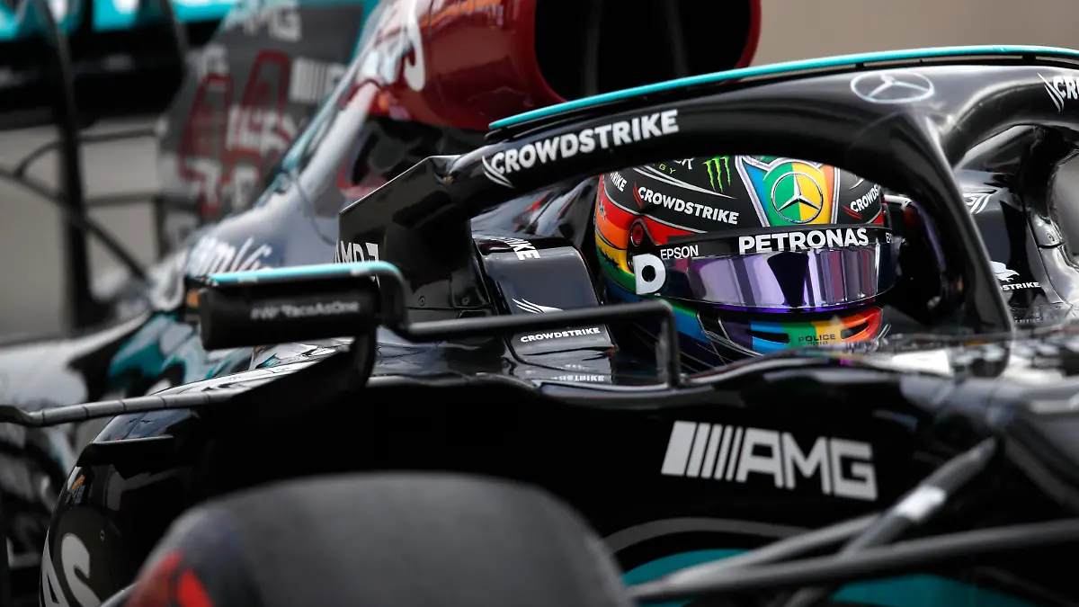  Formula 1 2021: Qatar GP LOSAIL INTERNATIONAL CIRCUIT, QATAR - NOVEMBER 19: Sir Lewis Hamilton, Mercedes during the Qatar GP at Losail International Circuit on Friday November 19, 2021 in Losail, Qatar. Photo by Charles Coates / LAT Images Images PUBLICATIONxINxGERxSUIxAUTxHUNxONLY GP2120_122614_09I5902