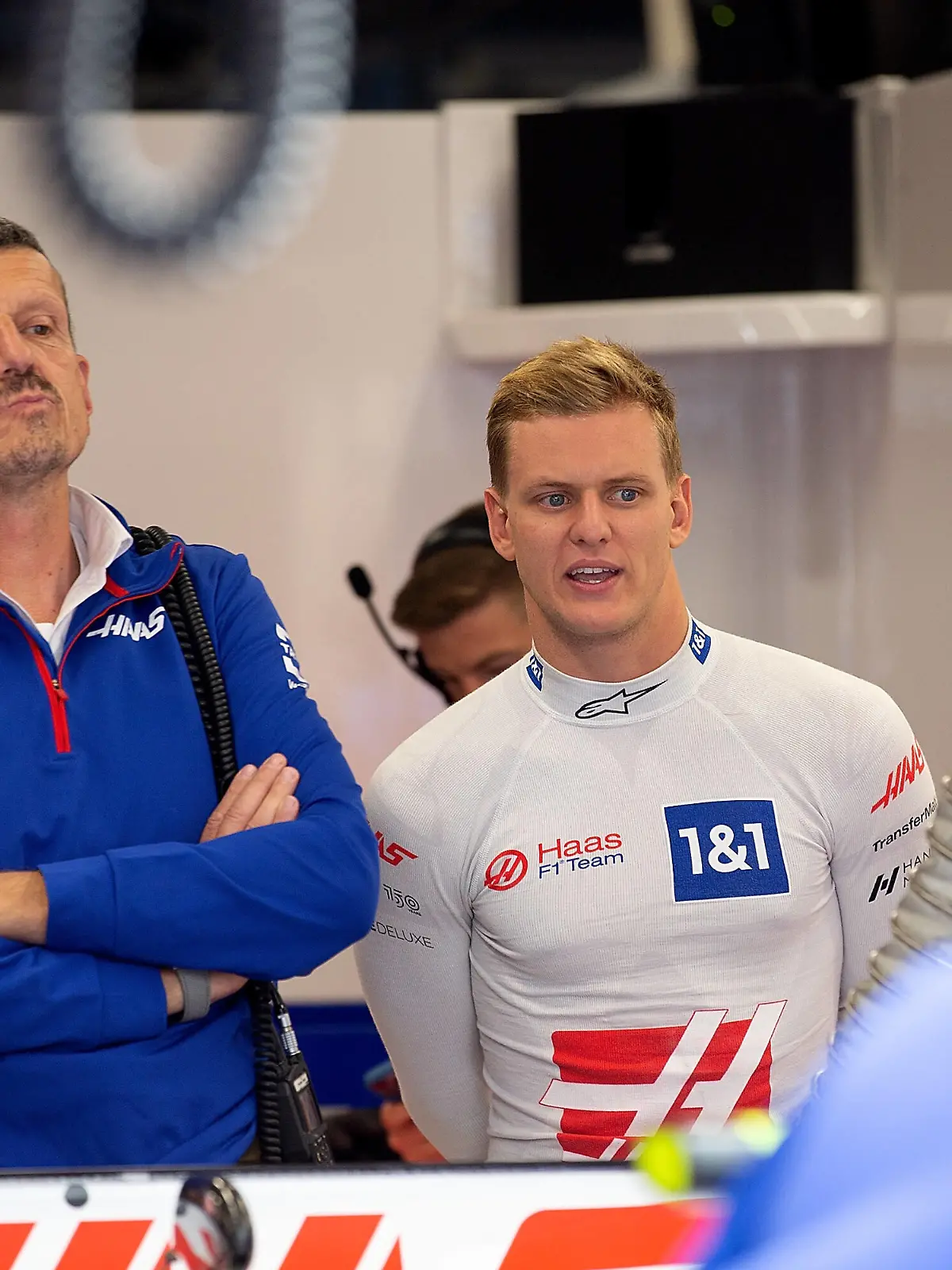 FORMULA 1 HEINEKEN DUTCH GRAND PRIX 2022 / 02.09.2022, Circuit Park Zandvoort, Zandvoort, FORMULA 1 HEINEKEN DUTCH GRAND PRIX 2022 , im Bild Mick Schumacher DEU, Haas F1 Team mit Teamchef Günther Steiner Haas F1 Team. *** FORMULA 1 HEINEKEN DUTCH GRAND PRIX 2022 02 09 2022, Circuit Park Zandvoort, Zandvoort, FORMULA 1 HEINEKEN DUTCH GRAND PRIX 2022 , in picture Mick Schumacher DEU , Haas F1 Team with Team Principal Günther Steiner Haas F1 Team nordphotoxGmbHx/xBratic nph00250 