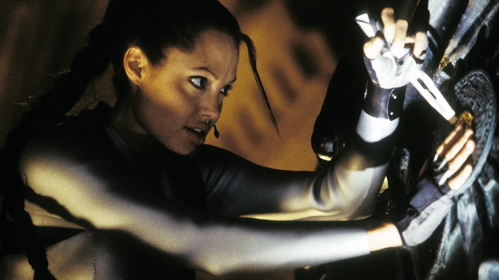 LARA CROFT TOMB RAIDER: THE CRADLE OF LIFE [US 2003] ANGELINA JOLIE as Lara Croft Date: 2003 (Mary Evans Picture Library) || Nur für redaktionelle Verwendung